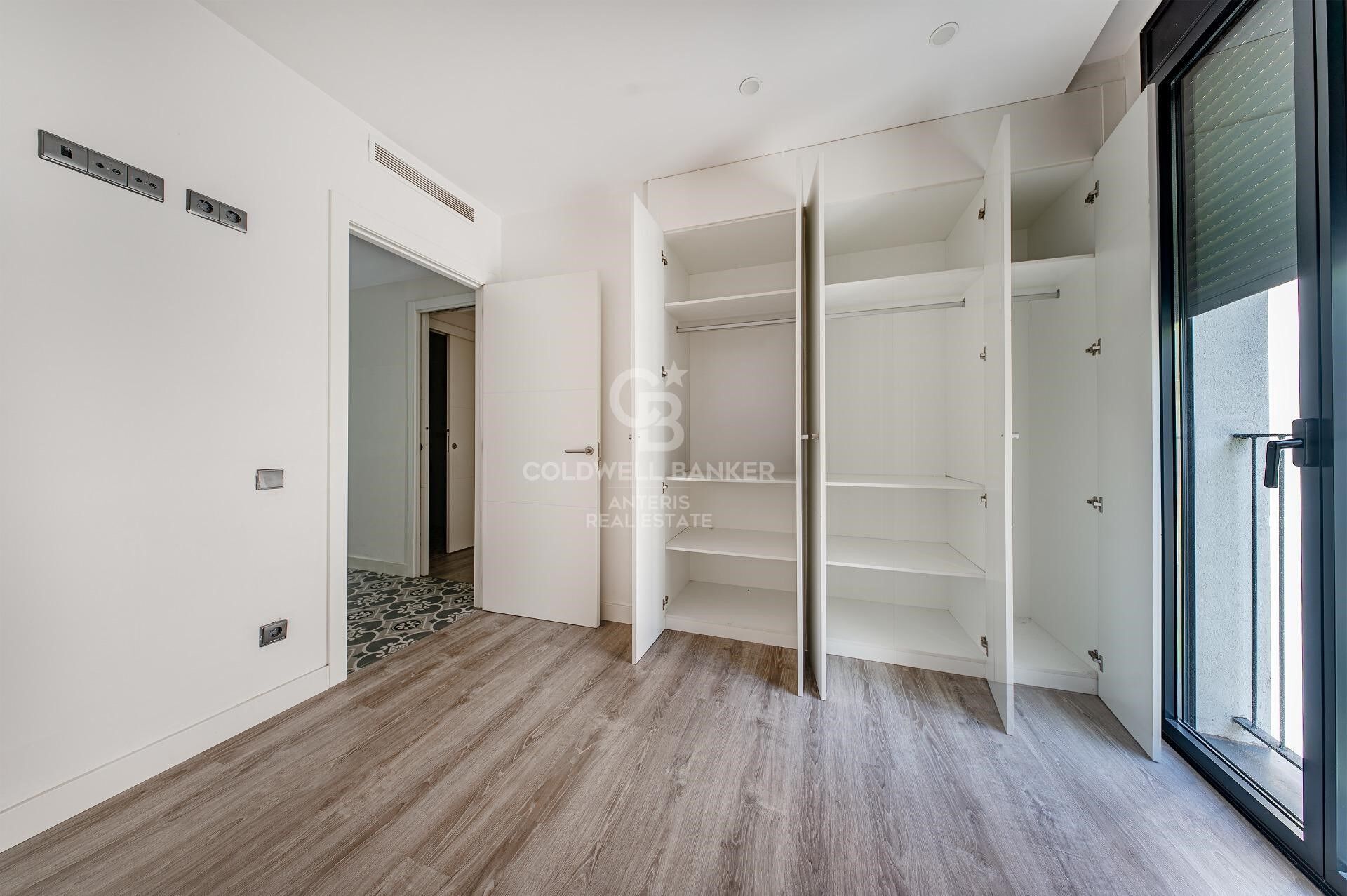 Apartment for sale in Vila de Gràcia located in a building constructed in 2018. The price includes a parking space in the same building