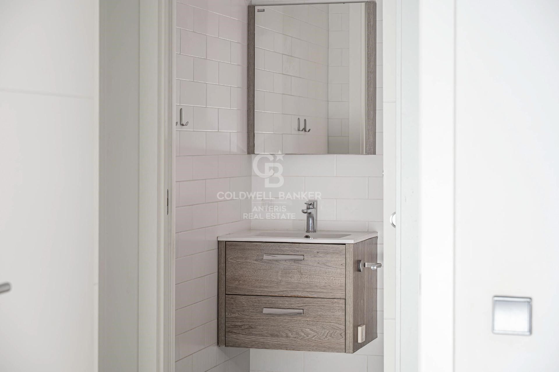 Apartment for sale in Vila de Gràcia located in a building constructed in 2018. The price includes a parking space in the same building