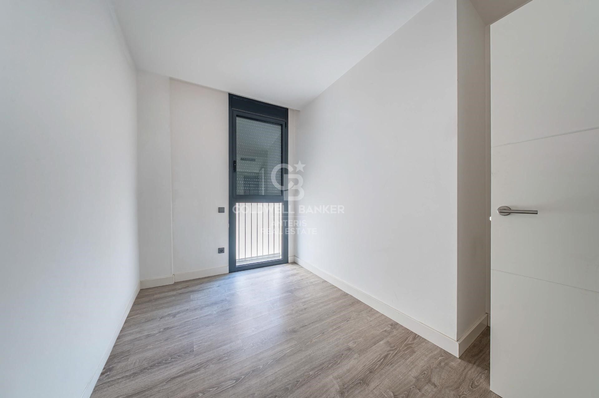 Apartment for sale in Vila de Gràcia located in a building constructed in 2018. The price includes a parking space in the same building
