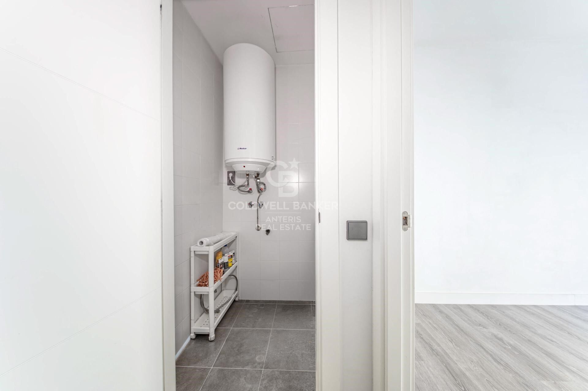 Apartment for sale in Vila de Gràcia located in a building constructed in 2018. The price includes a parking space in the same building