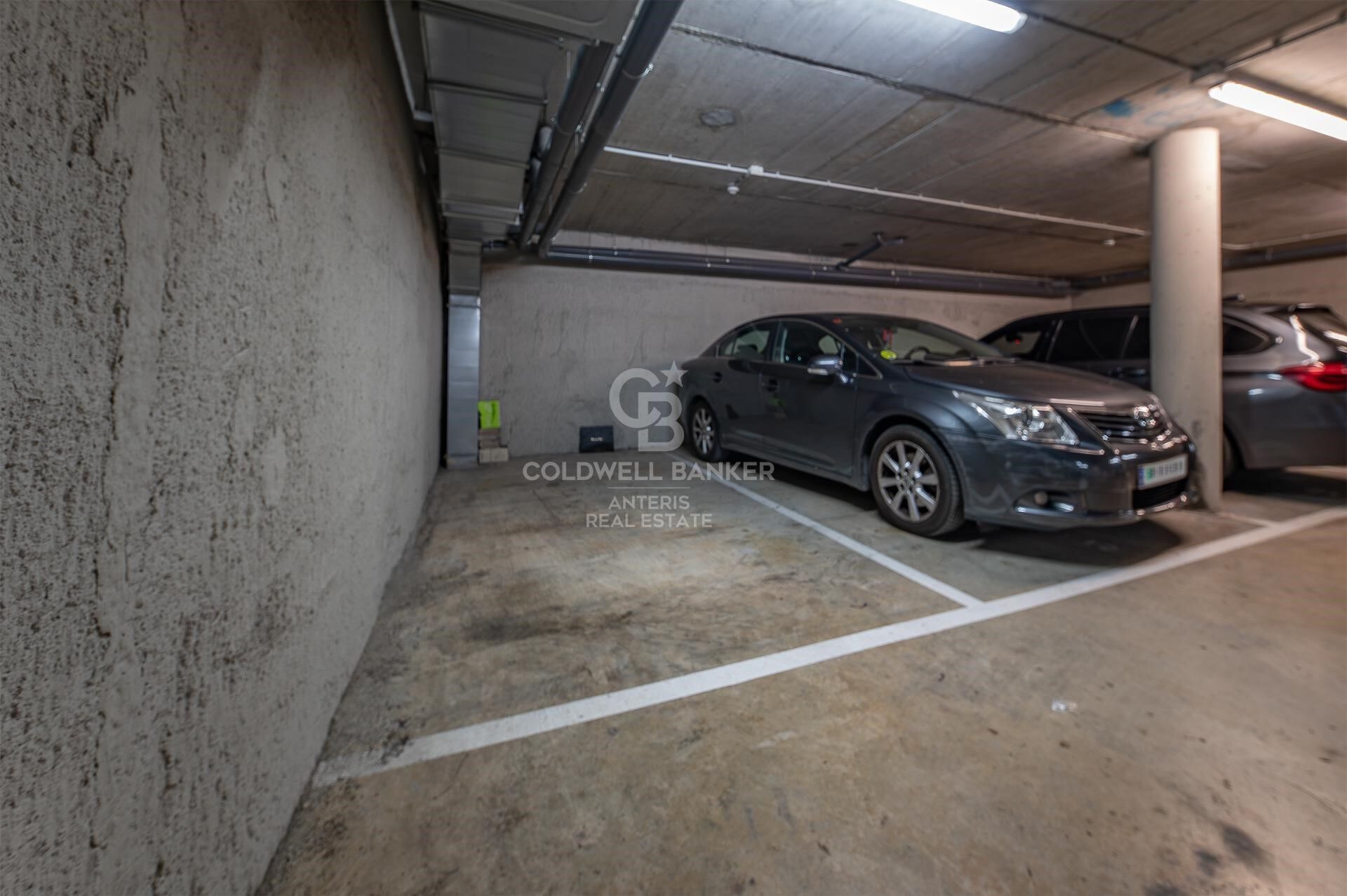 Apartment for sale in Vila de Gràcia located in a building constructed in 2018. The price includes a parking space in the same building