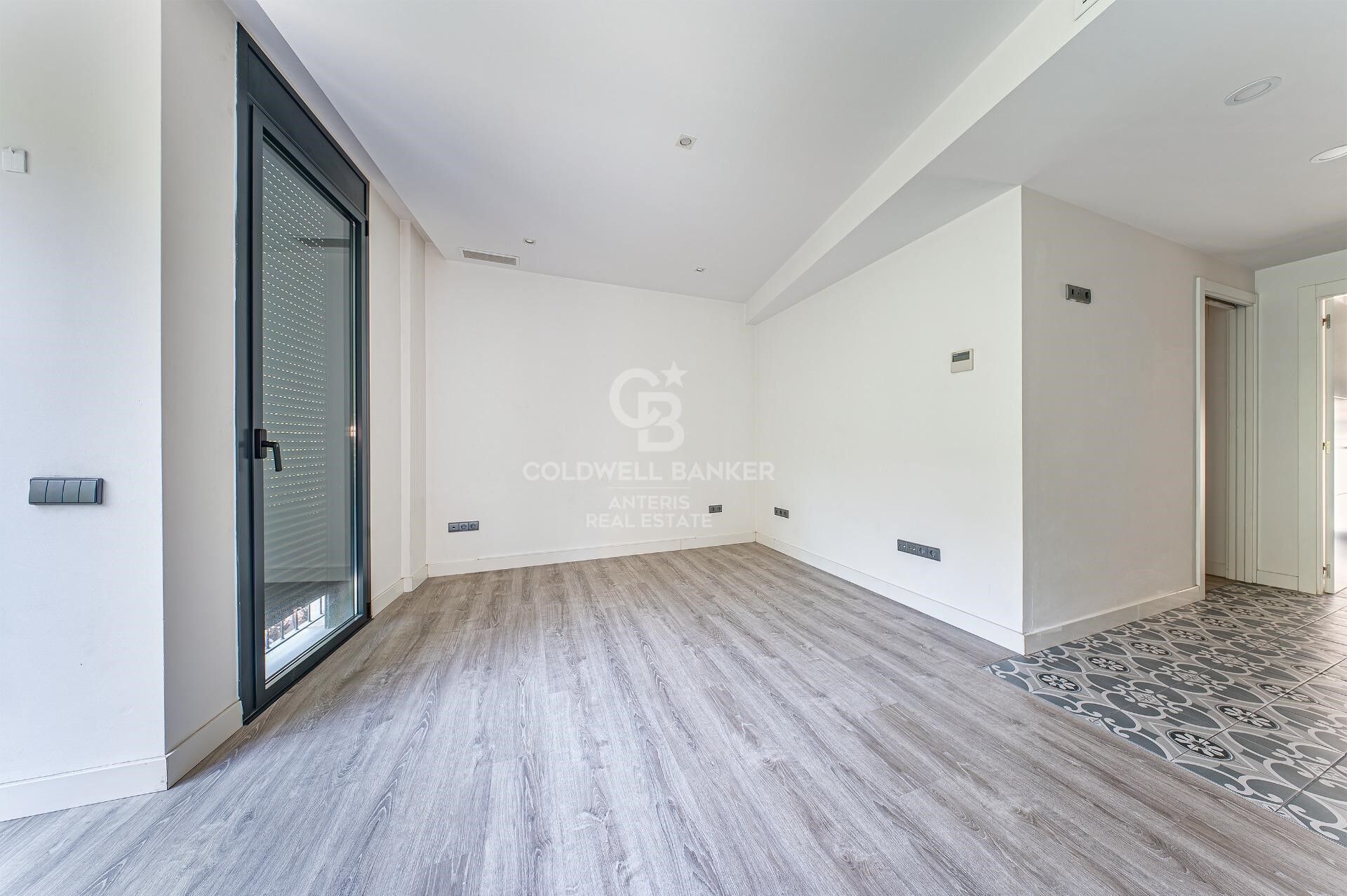Apartment for sale in Vila de Gràcia located in a building constructed in 2018. The price includes a parking space in the same building