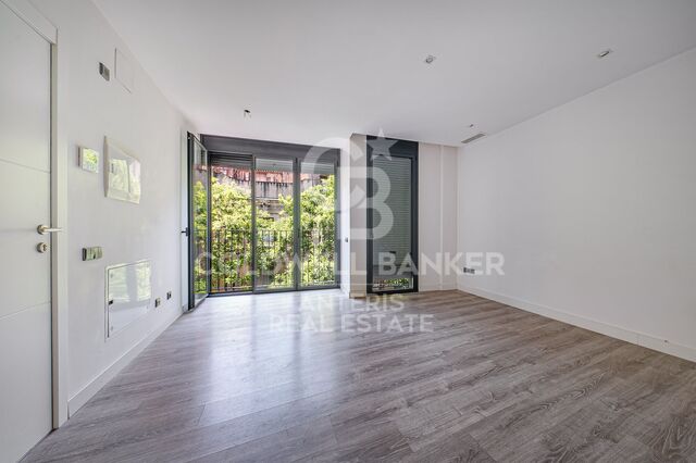 Apartment for sale in Vila de Gràcia located in a building constructed in 2018. The price includes a parking space in the same building