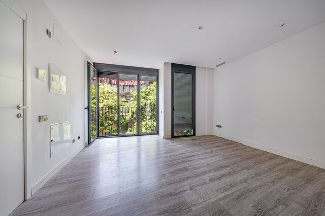 Piso en venta en Vila de Gràcia situado en finca de 2018. El precio incluye una plaza de parking en el mismo edificio