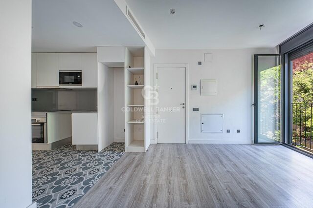 Apartment for sale in Vila de Gràcia located in a building constructed in 2018. The price includes a parking space in the same building