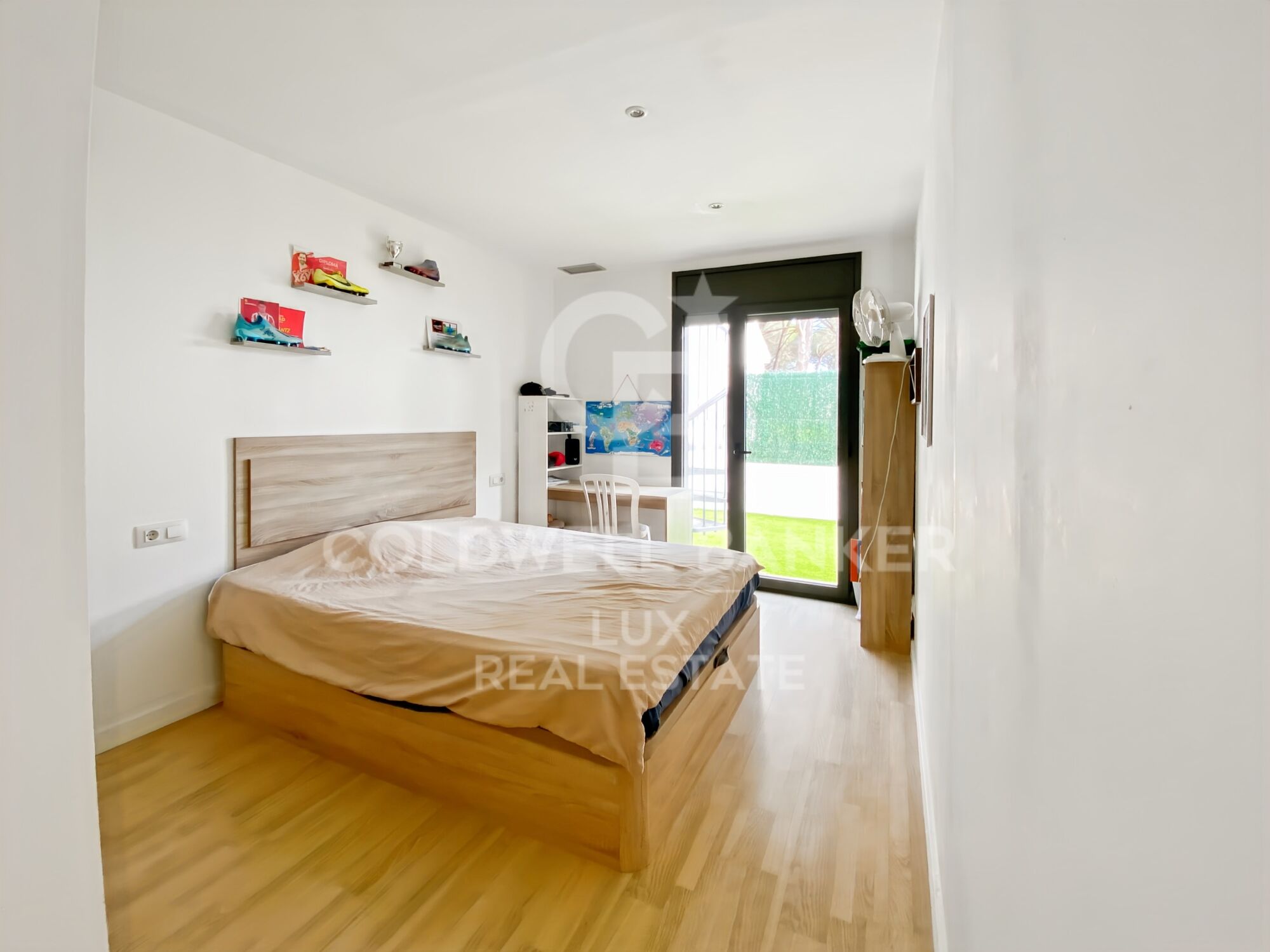 Modern house 200 meters from the beach for sale in L'Escala, Cala Montgó