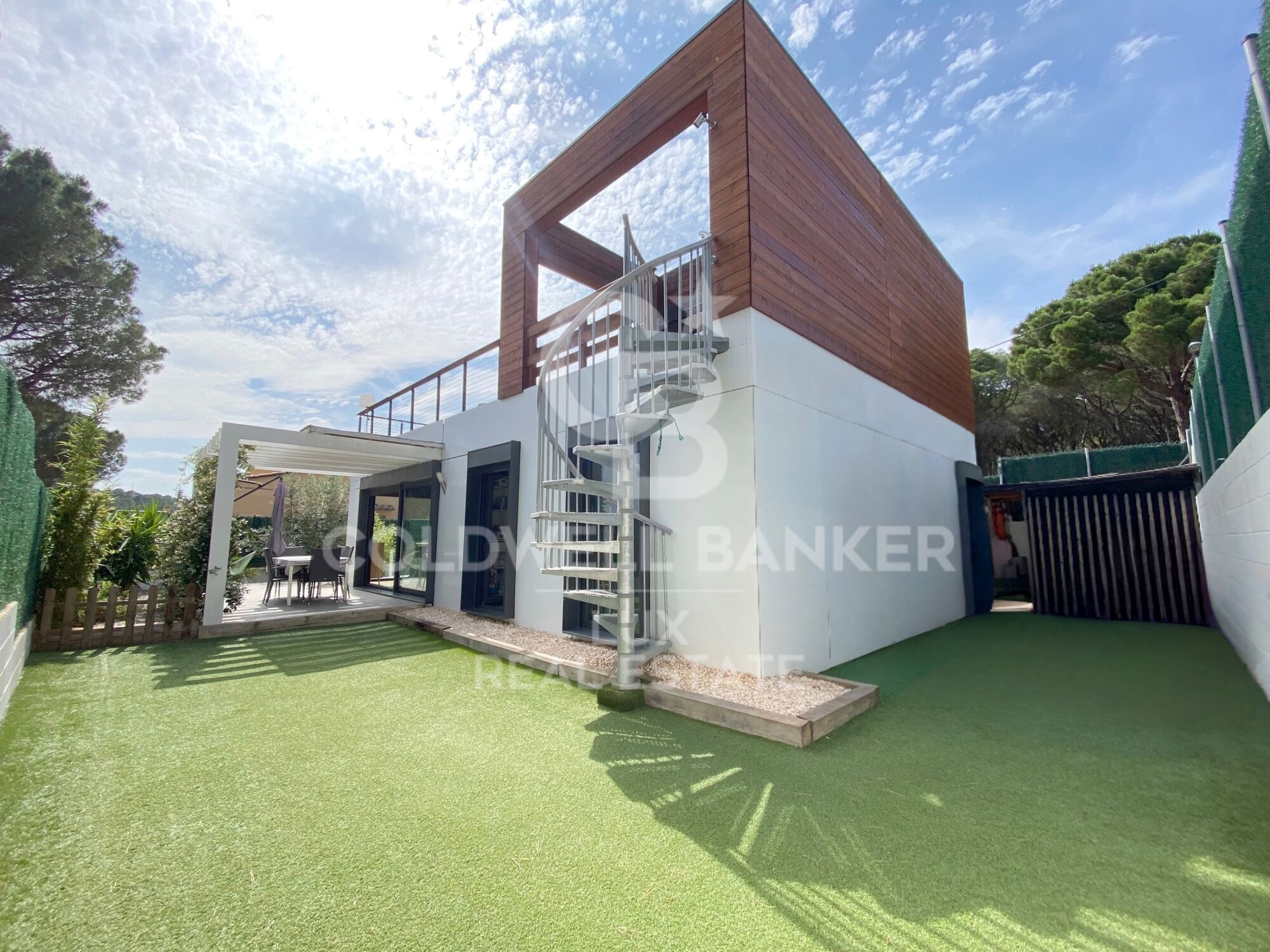 Modern house 200 meters from the beach for sale in L'Escala, Cala Montgó