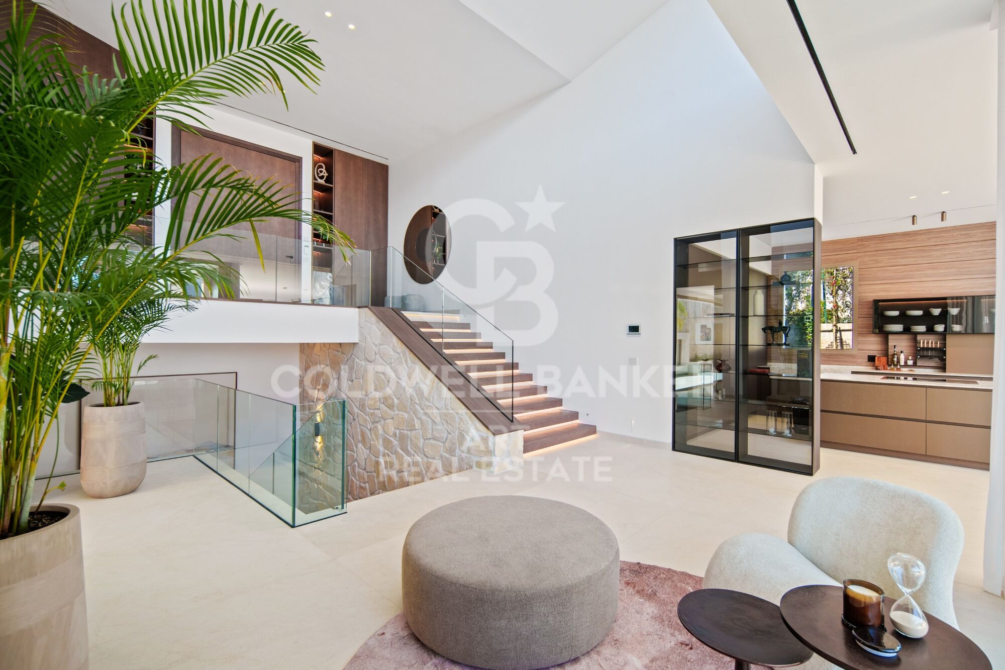 Preciosa villa de diseño en el corazón de Nueva Andalucía - Marbella