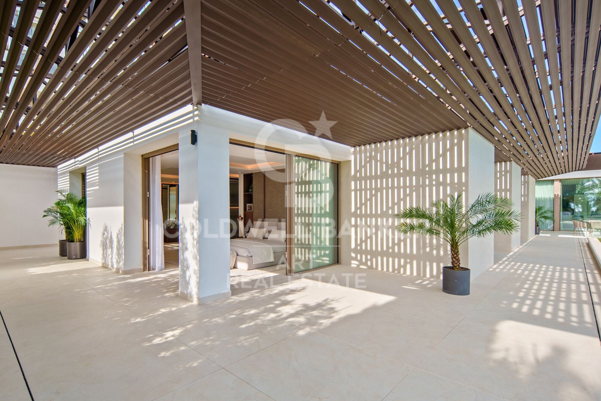 Preciosa villa de diseño en el corazón de Nueva Andalucía - Marbella
