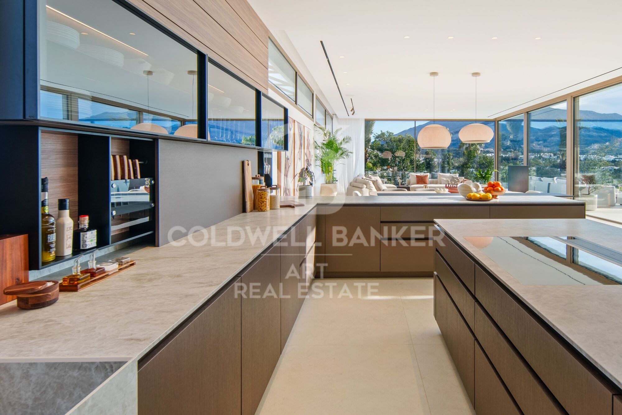 Preciosa villa de diseño en el corazón de Nueva Andalucía - Marbella