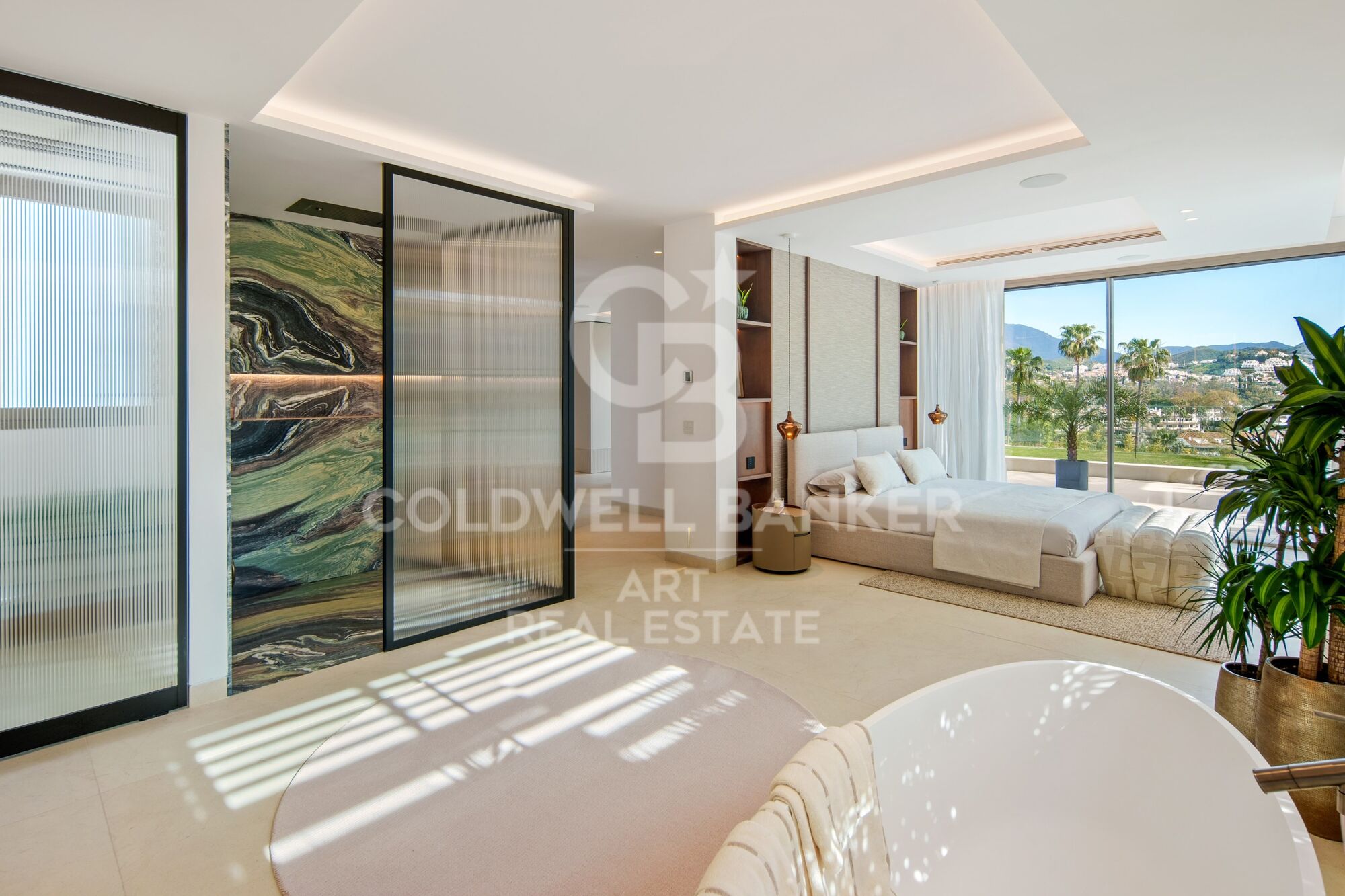 Preciosa villa de diseño en el corazón de Nueva Andalucía - Marbella