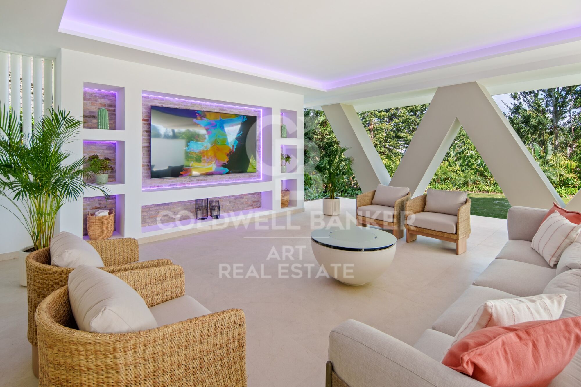 Preciosa villa de diseño en el corazón de Nueva Andalucía - Marbella