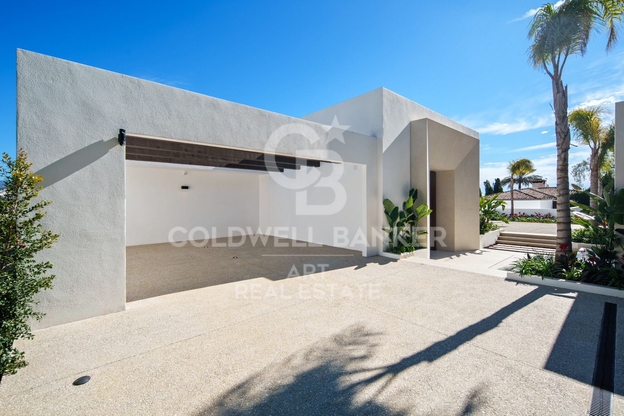 Preciosa villa de diseño en el corazón de Nueva Andalucía - Marbella
