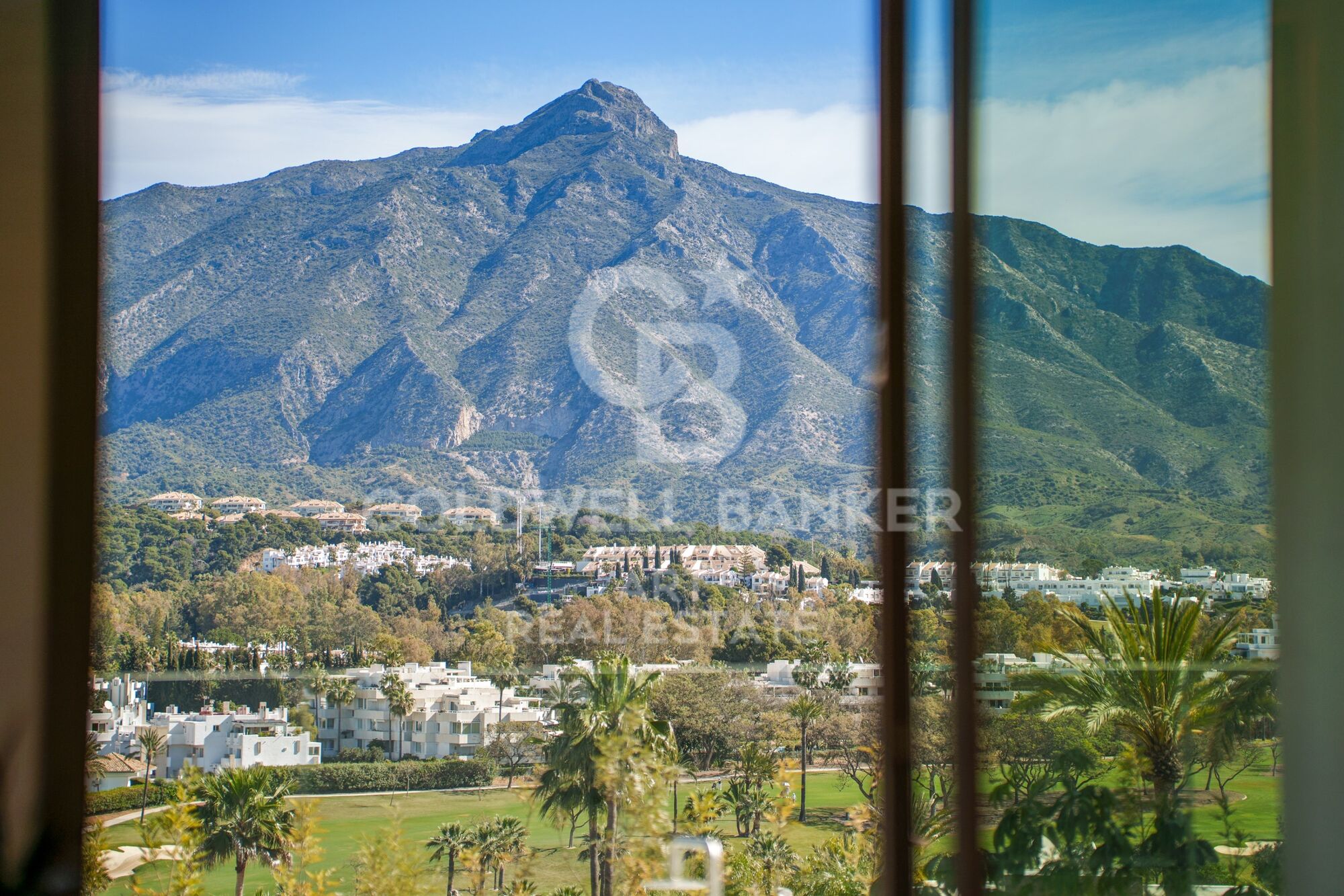 Preciosa villa de diseño en el corazón de Nueva Andalucía - Marbella