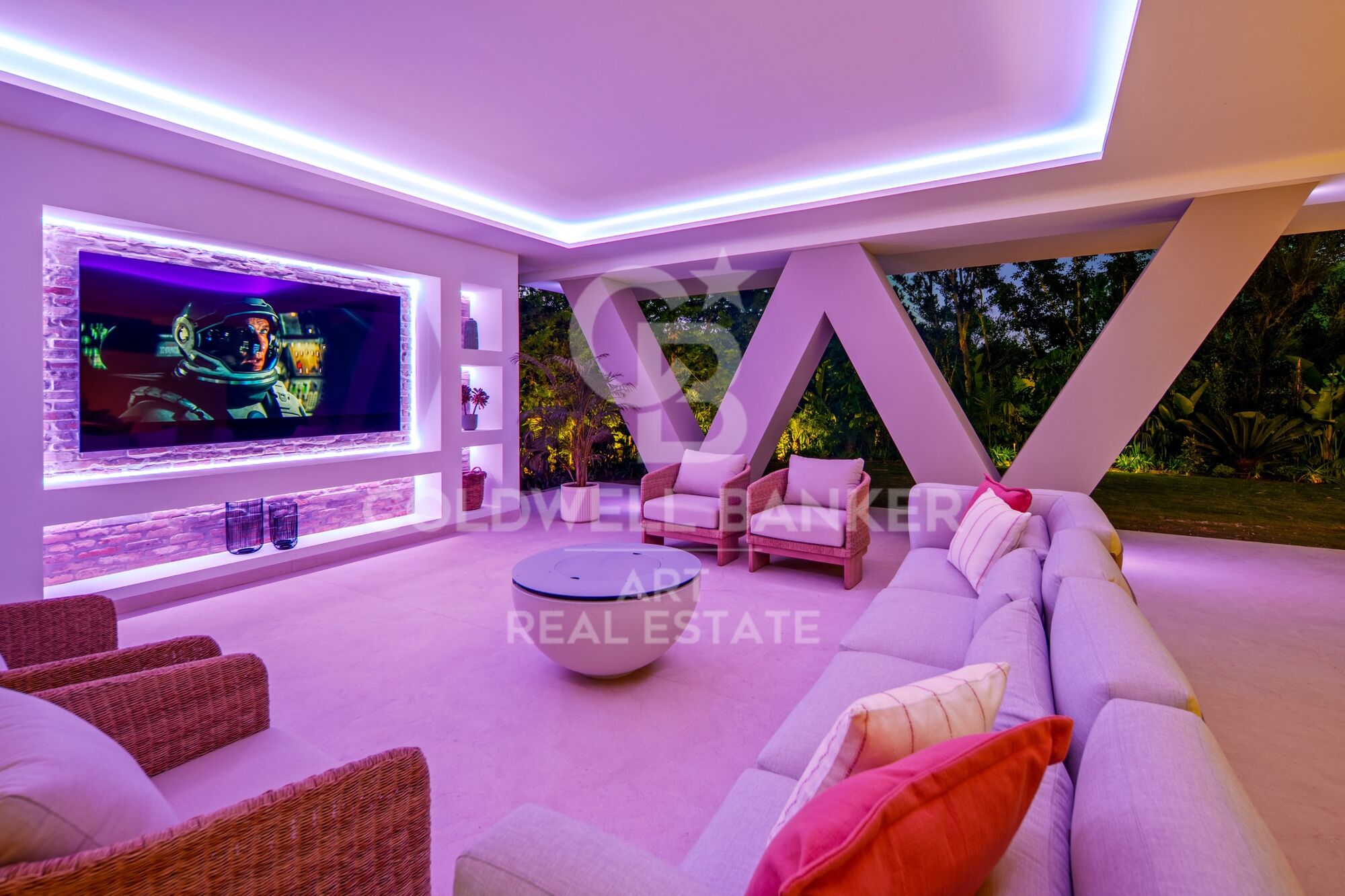 Preciosa villa de diseño en el corazón de Nueva Andalucía - Marbella