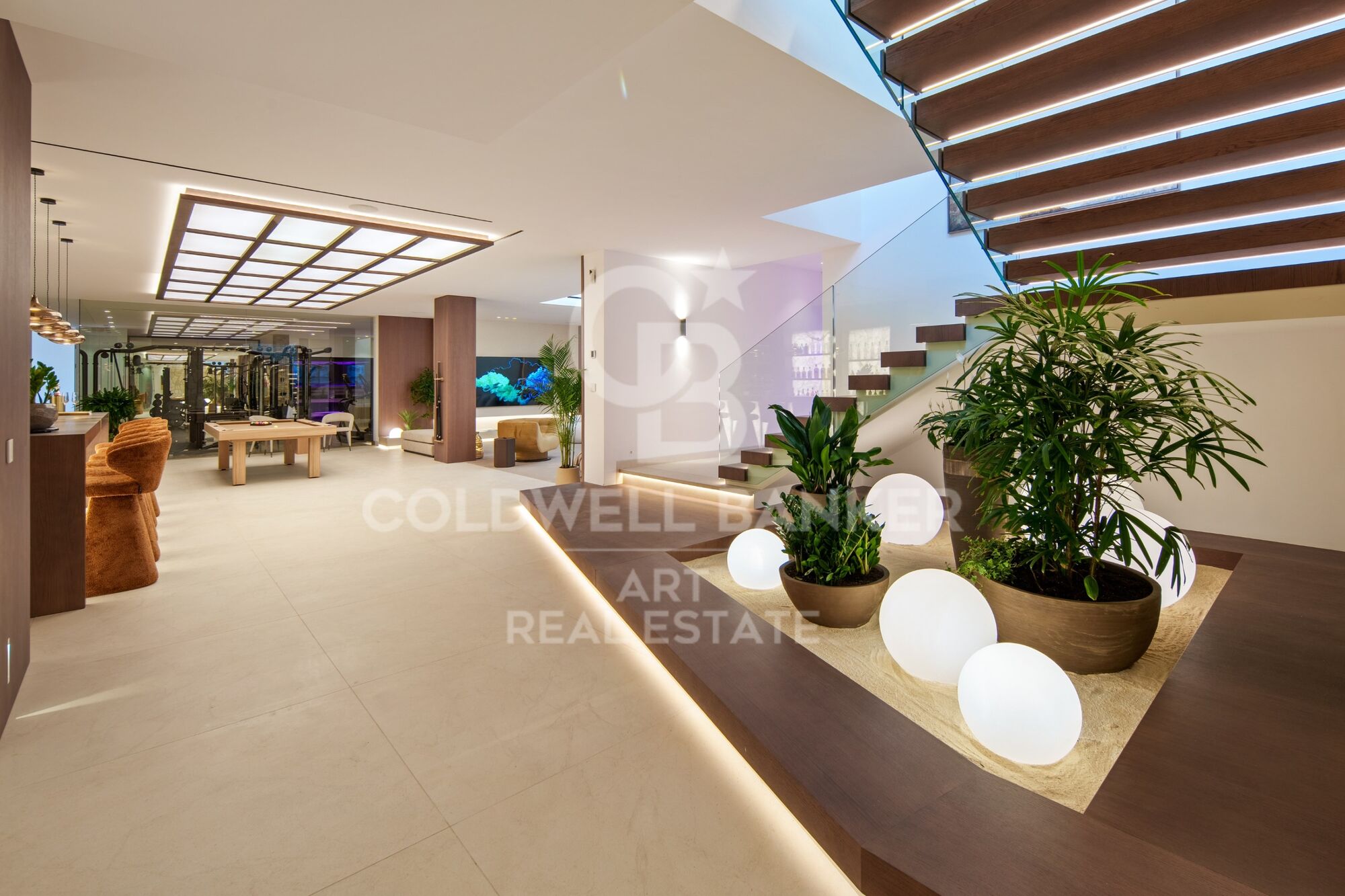 Preciosa villa de diseño en el corazón de Nueva Andalucía - Marbella
