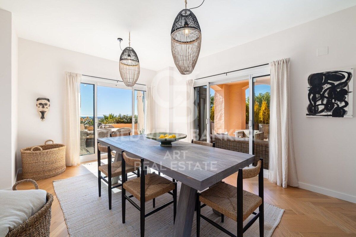 Espectacular apartamento en planta baja con increíbles vistas al mar en Nueva Andalucía