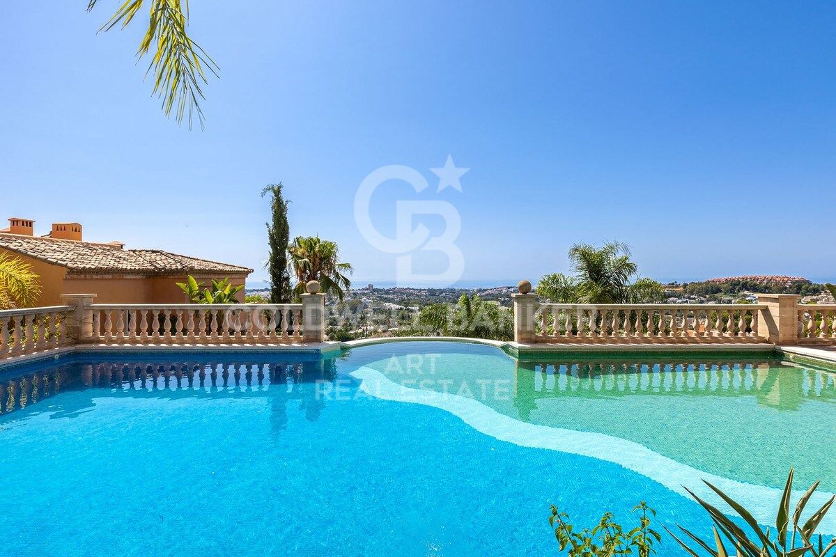 Espectacular apartamento en planta baja con increíbles vistas al mar en Nueva Andalucía