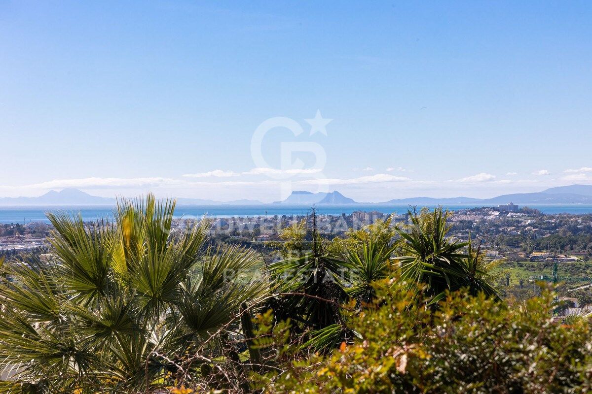 Spektakuläres Erdgeschossapartment mit atemberaubendem Meerblick in Nueva Andalucía