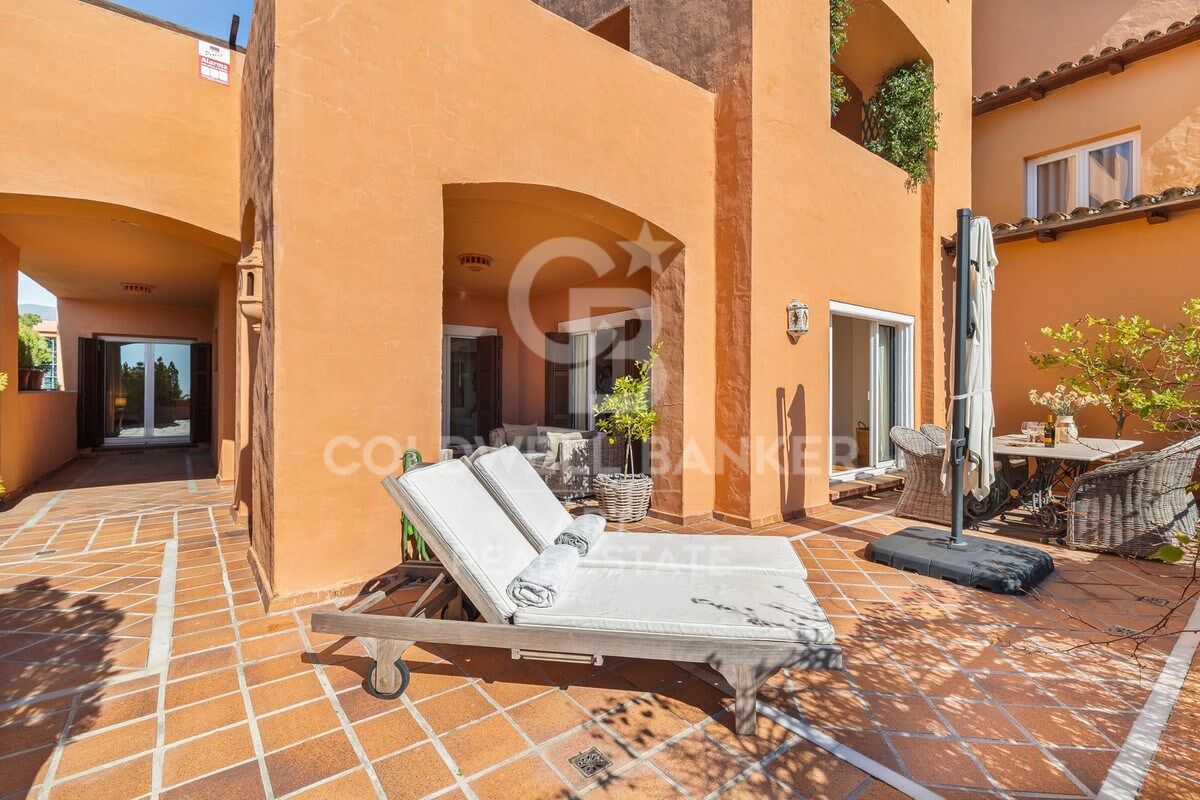 Spektakuläres Erdgeschossapartment mit atemberaubendem Meerblick in Nueva Andalucía