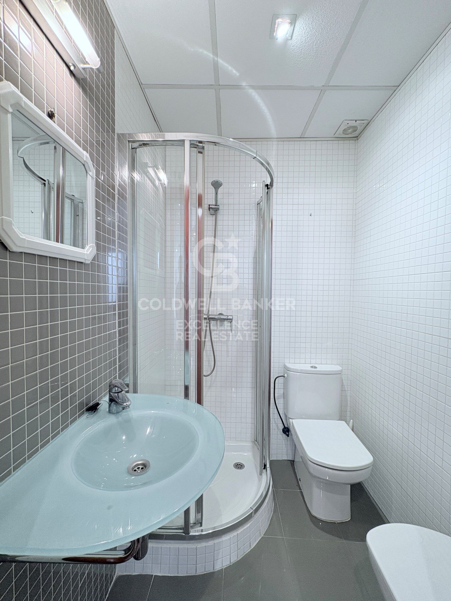 Renovated and furnished apartment with balconies and views of Valencia City Hall