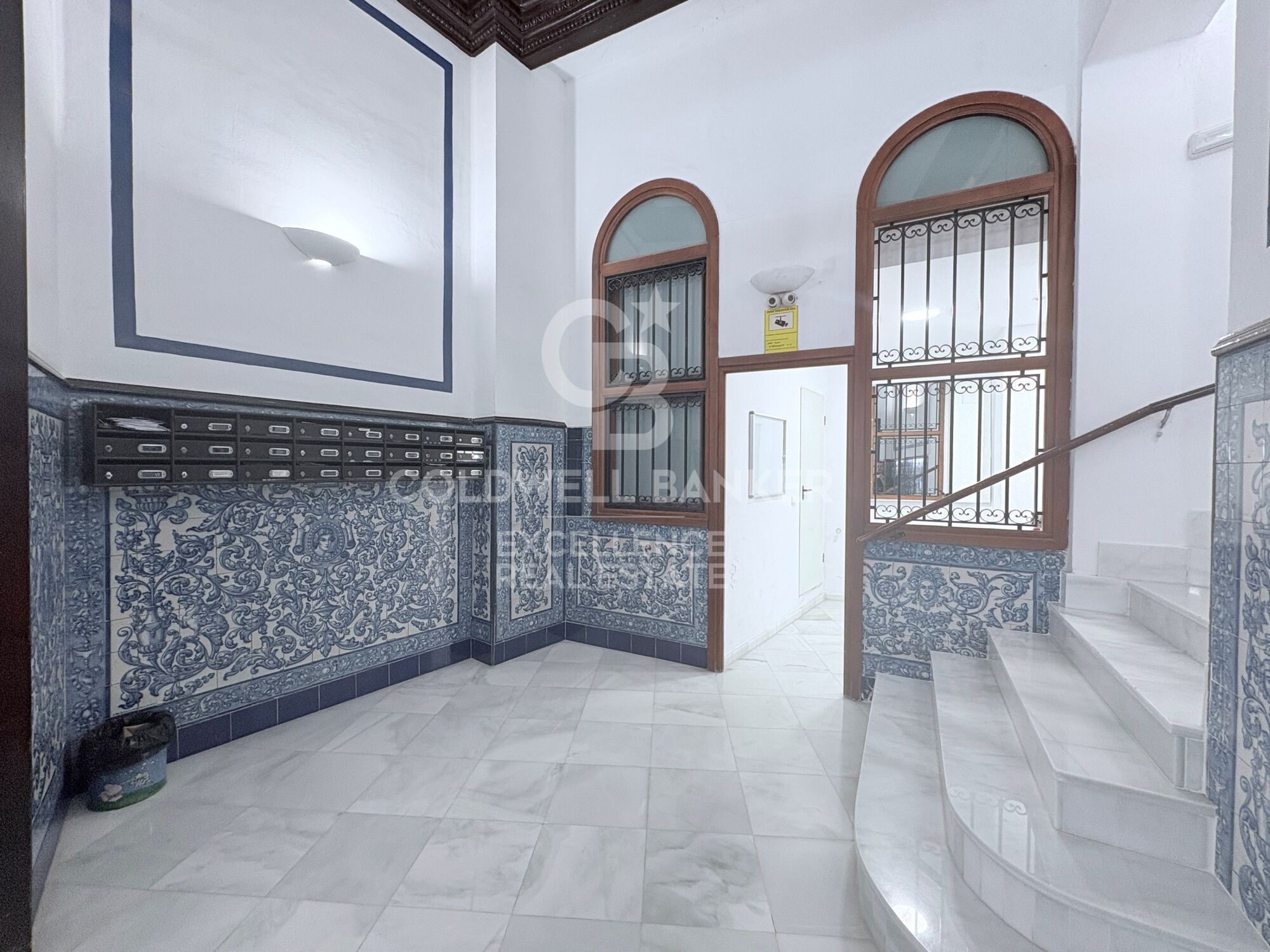 Renovated and furnished apartment with balconies and views of Valencia City Hall