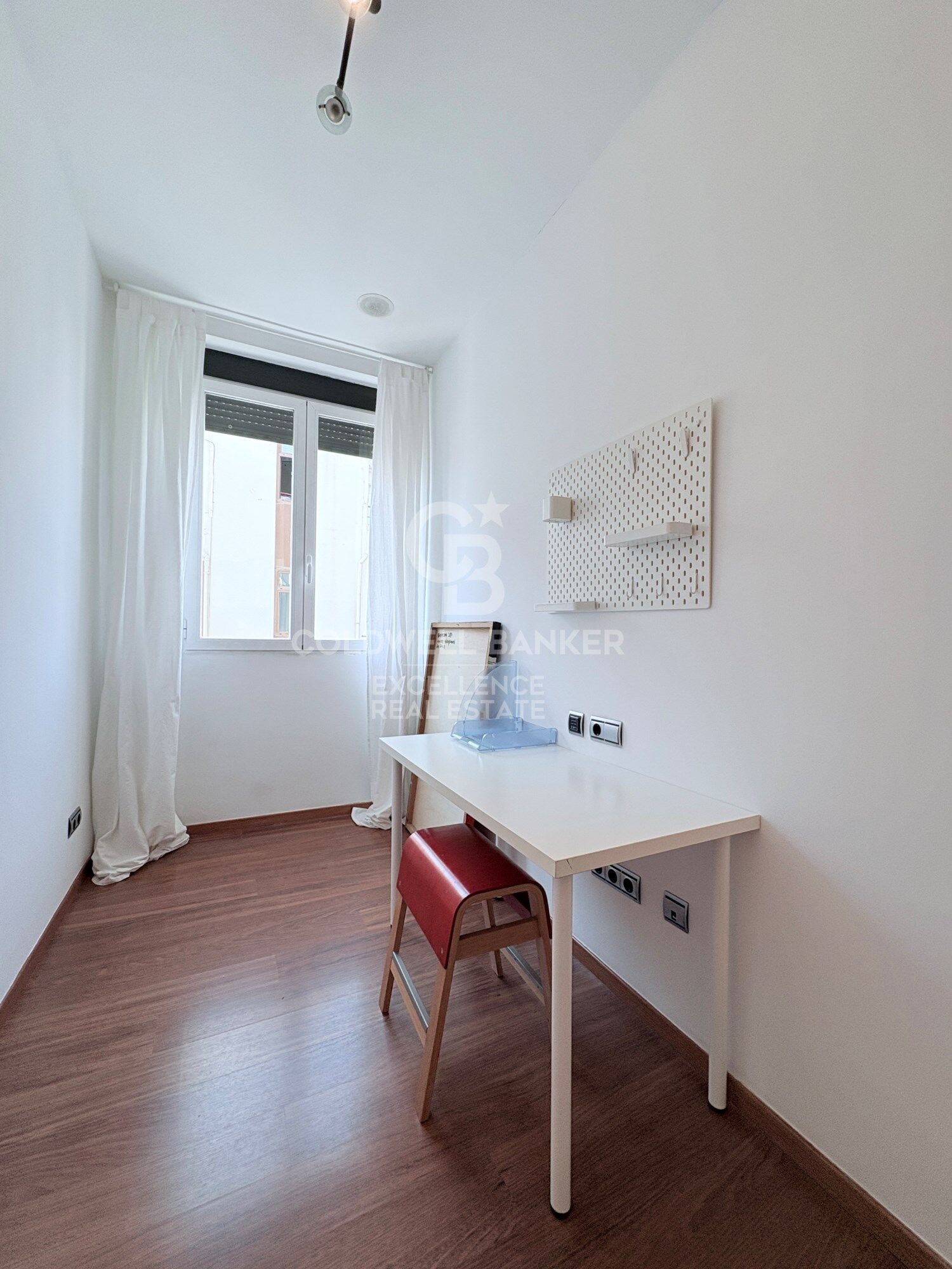 Renovated and furnished apartment with balconies and views of Valencia City Hall