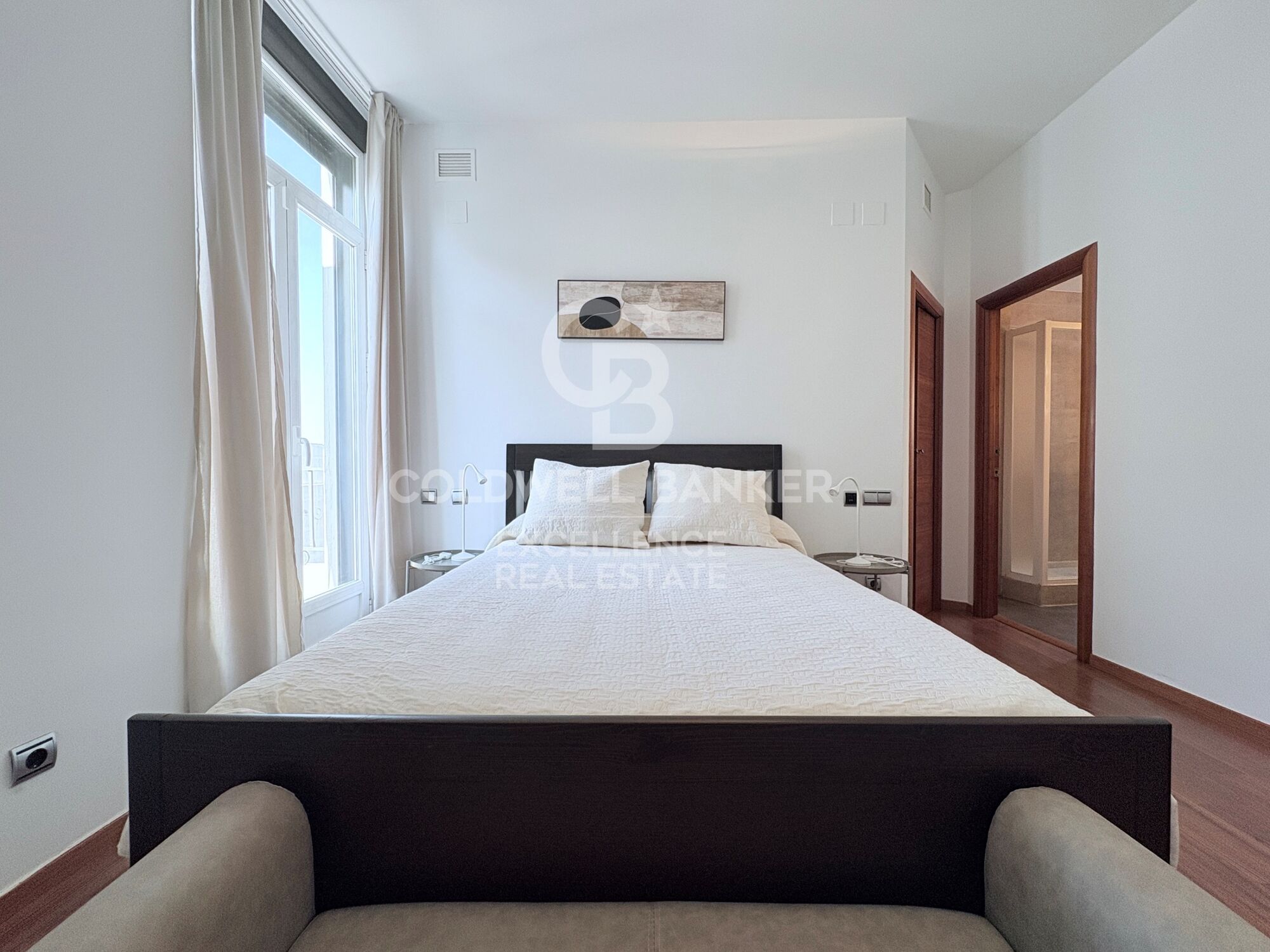 Appartement rénové et meublé avec balcons et vue sur l'Hôtel de Ville de Valence