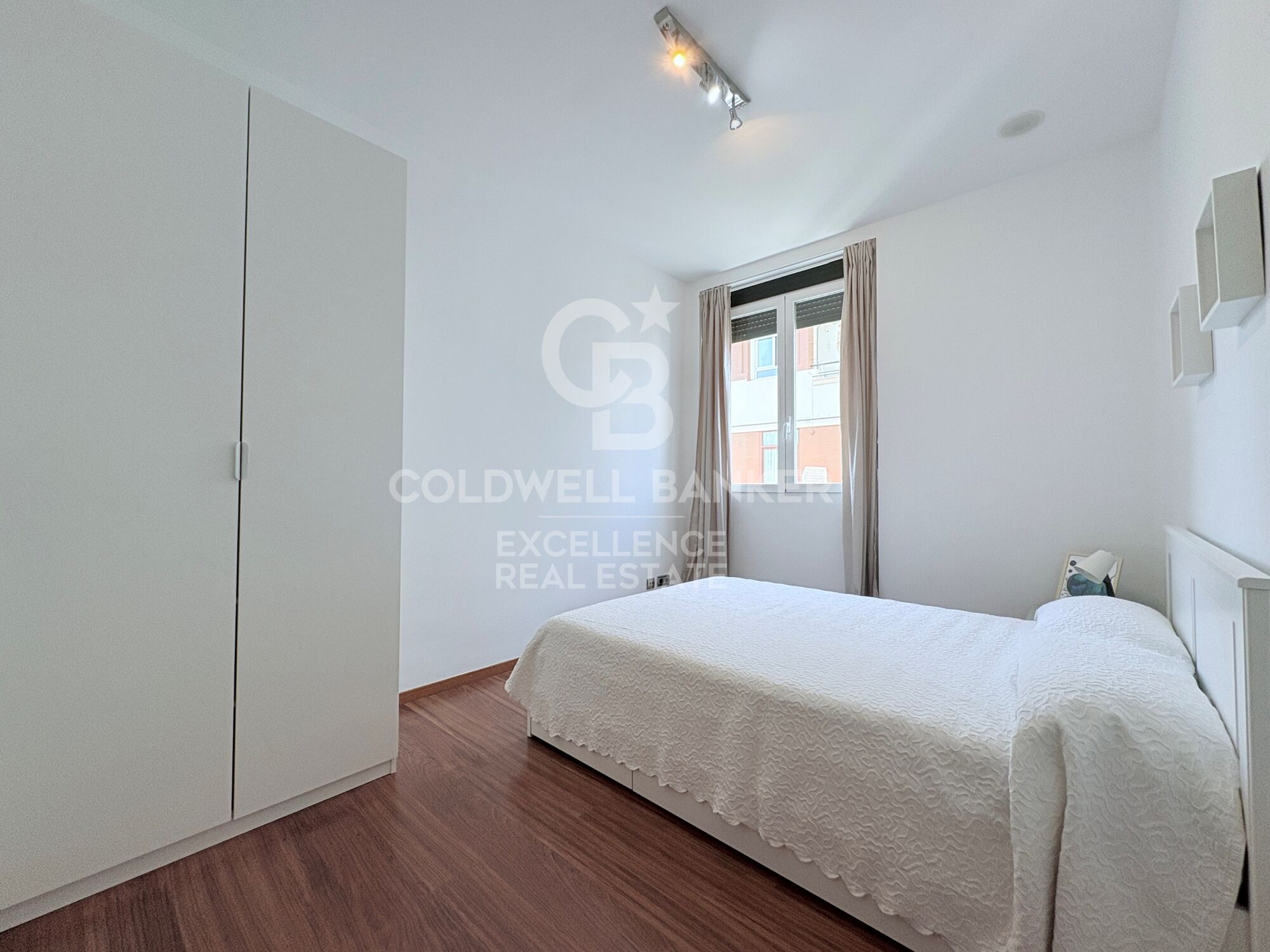 Appartement rénové et meublé avec balcons et vue sur l'Hôtel de Ville de Valence