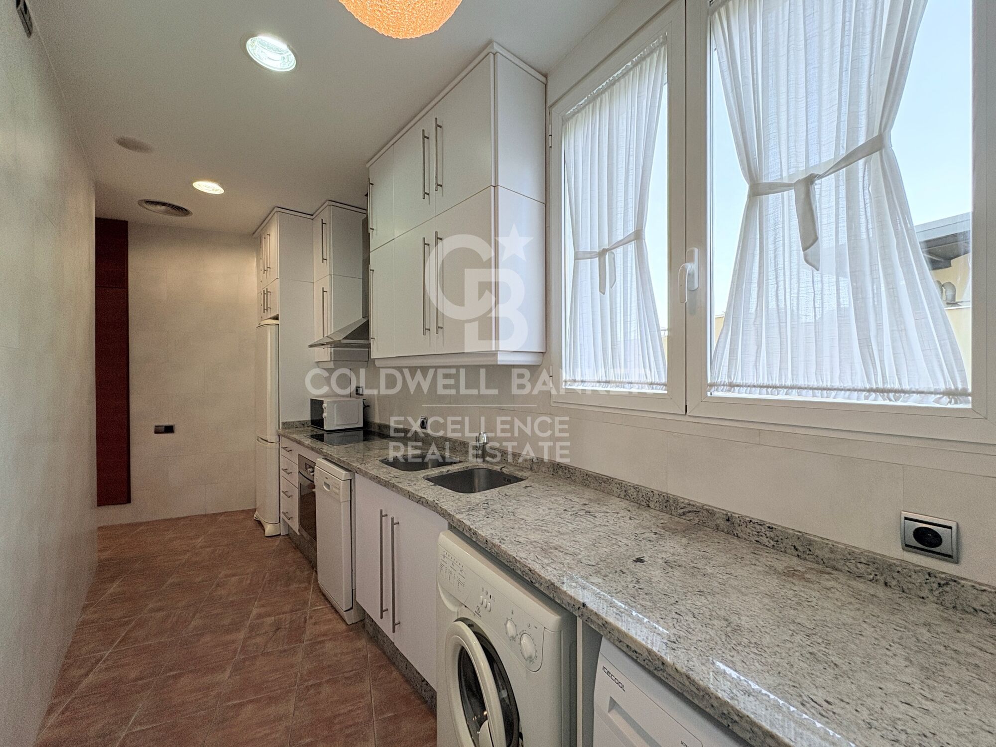 Renovated and furnished apartment with balconies and views of Valencia City Hall