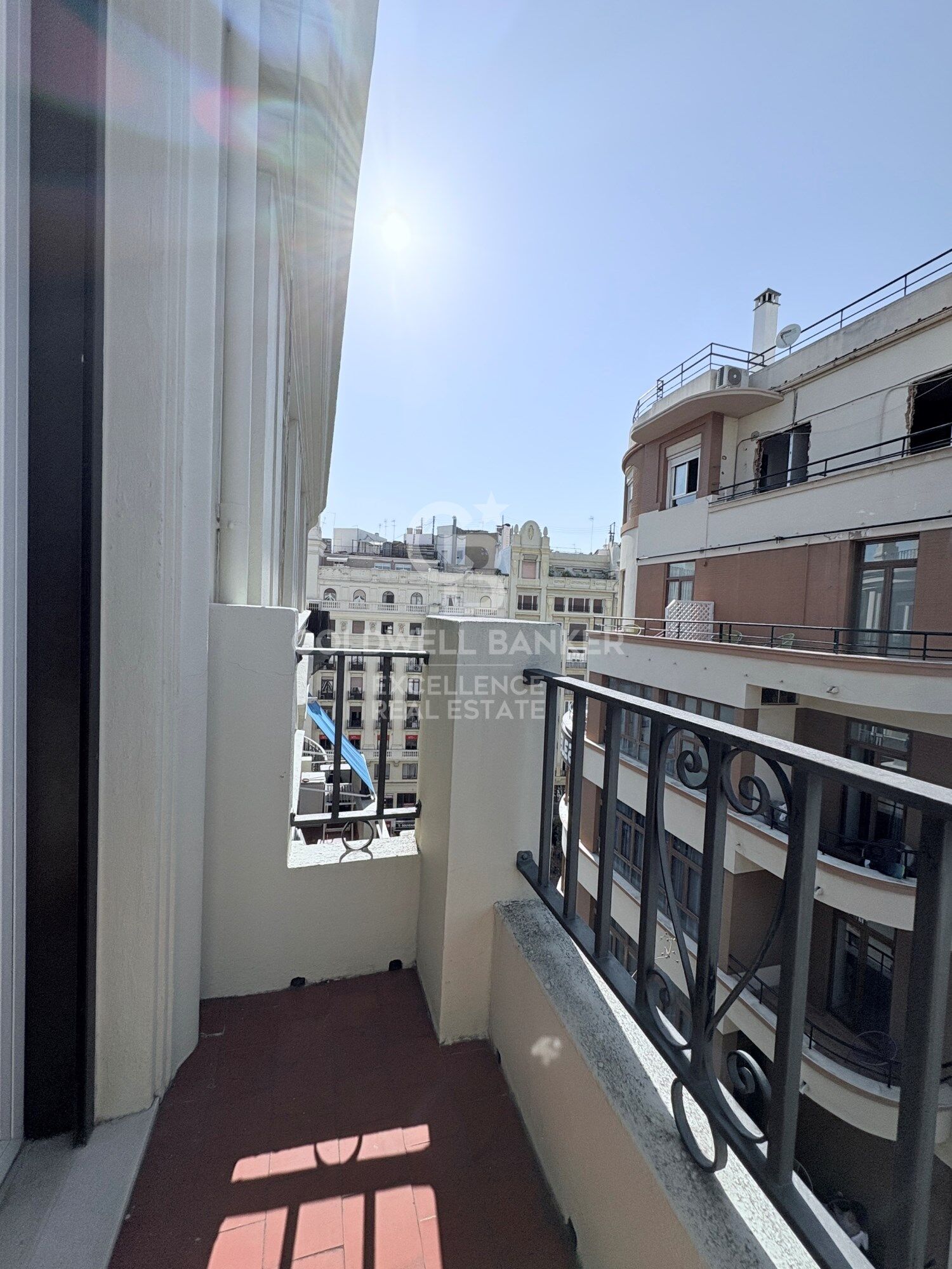 Renovated and furnished apartment with balconies and views of Valencia City Hall