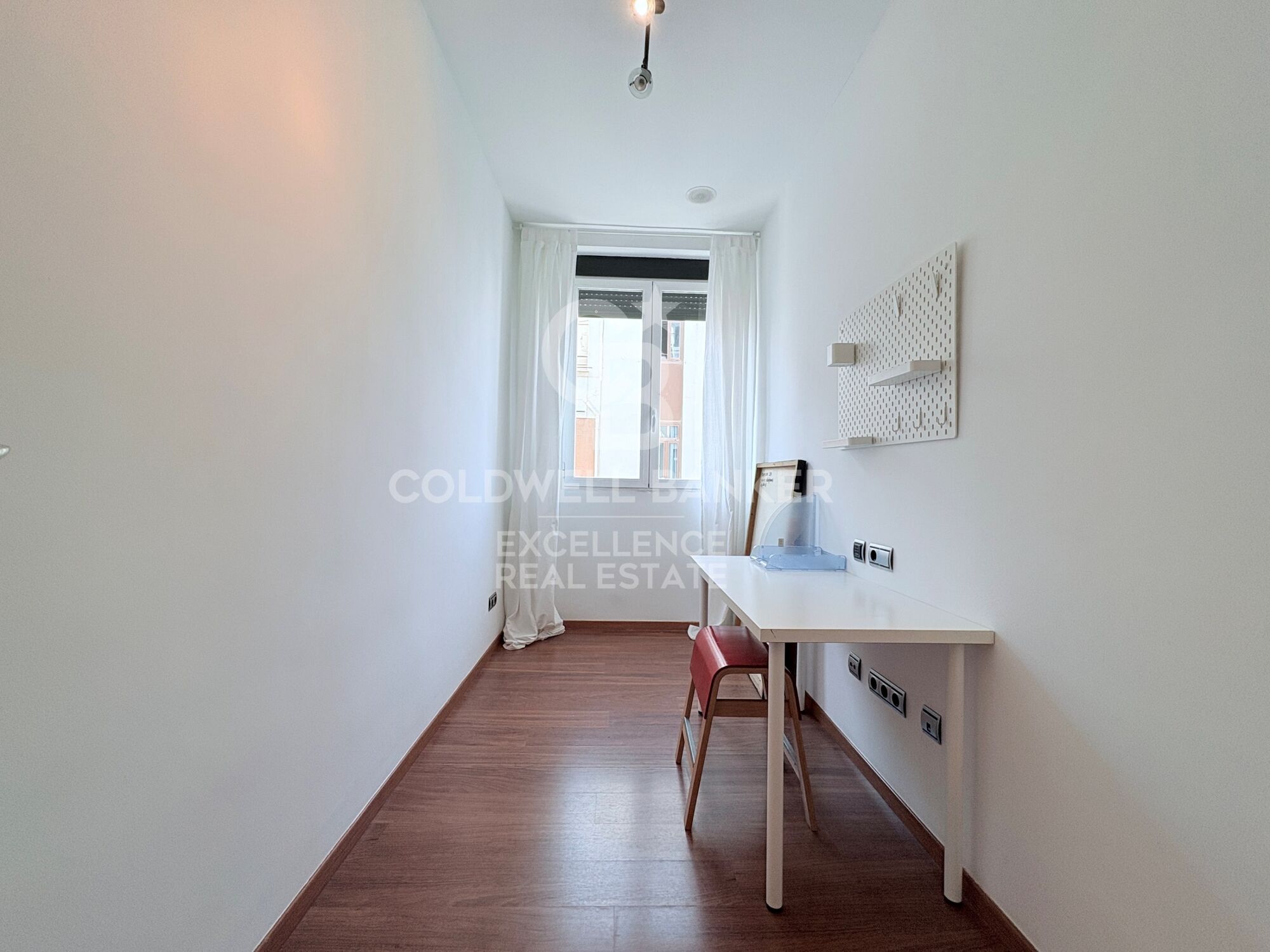 Renovated and furnished apartment with balconies and views of Valencia City Hall