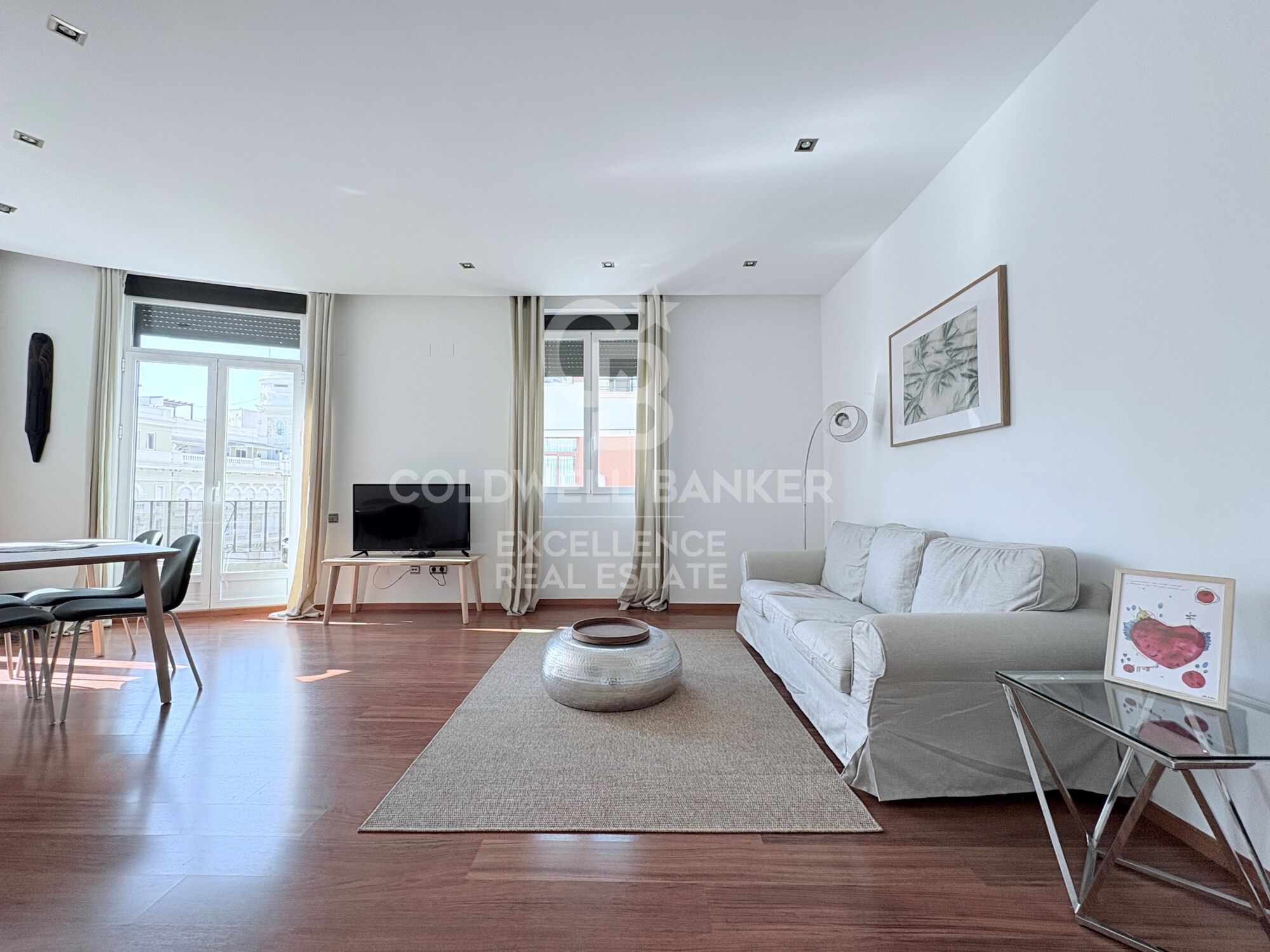 Appartement rénové et meublé avec balcons et vue sur l'Hôtel de Ville de Valence