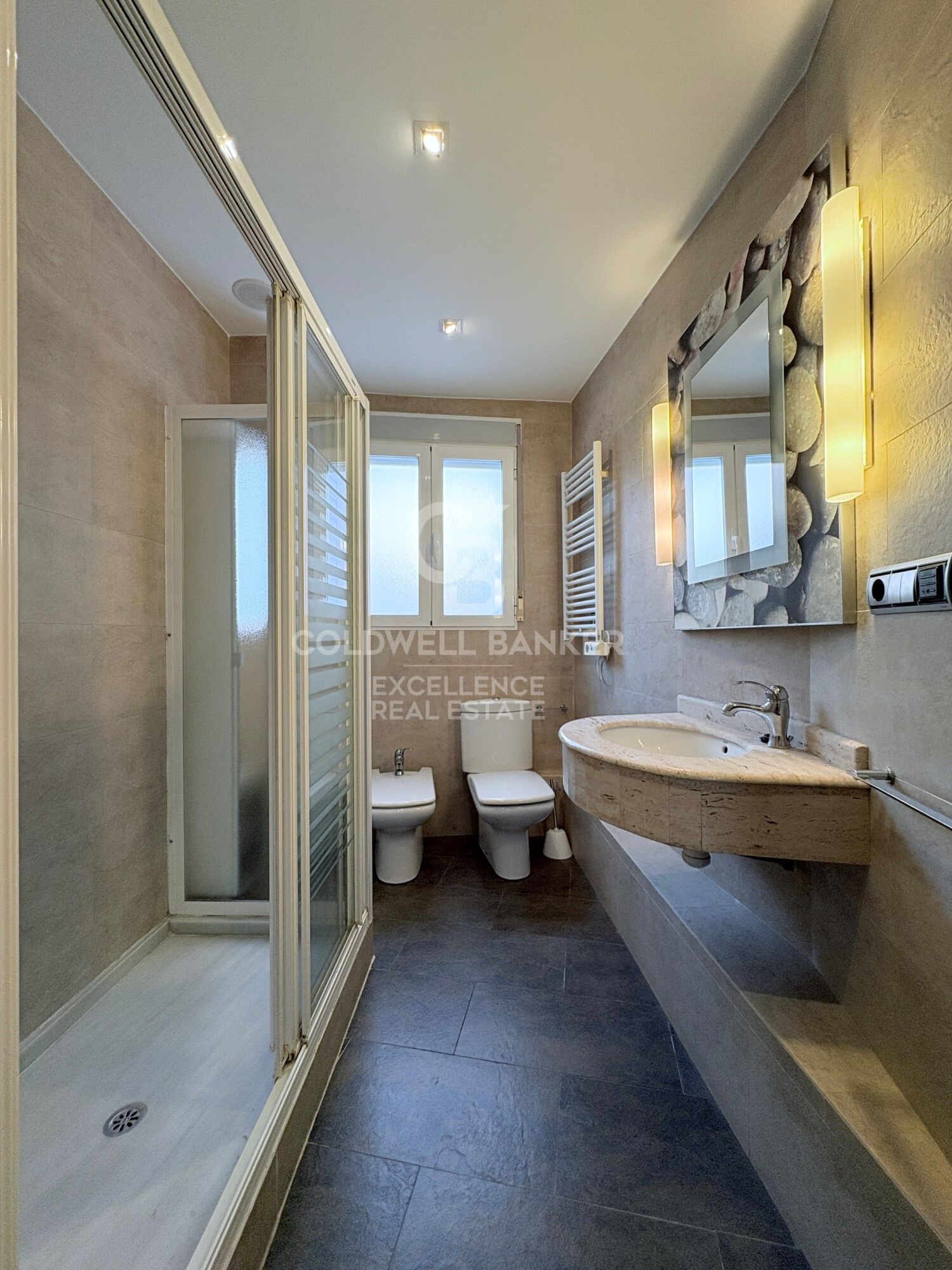 Appartement rénové et meublé avec balcons et vue sur l'Hôtel de Ville de Valence