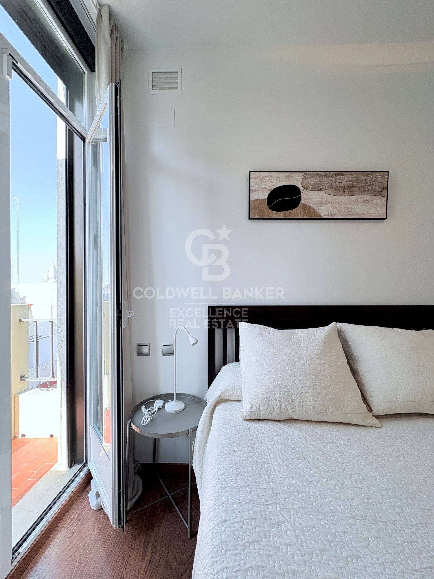 Appartement rénové et meublé avec balcons et vue sur l'Hôtel de Ville de Valence