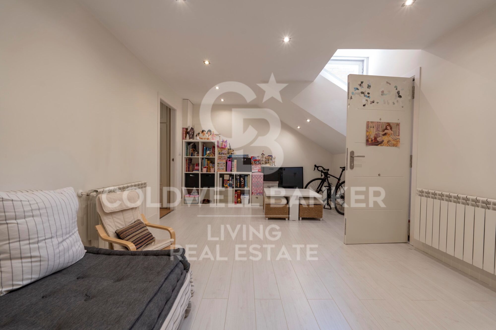 Chalet adosado en urbanización cerrada Madrid
