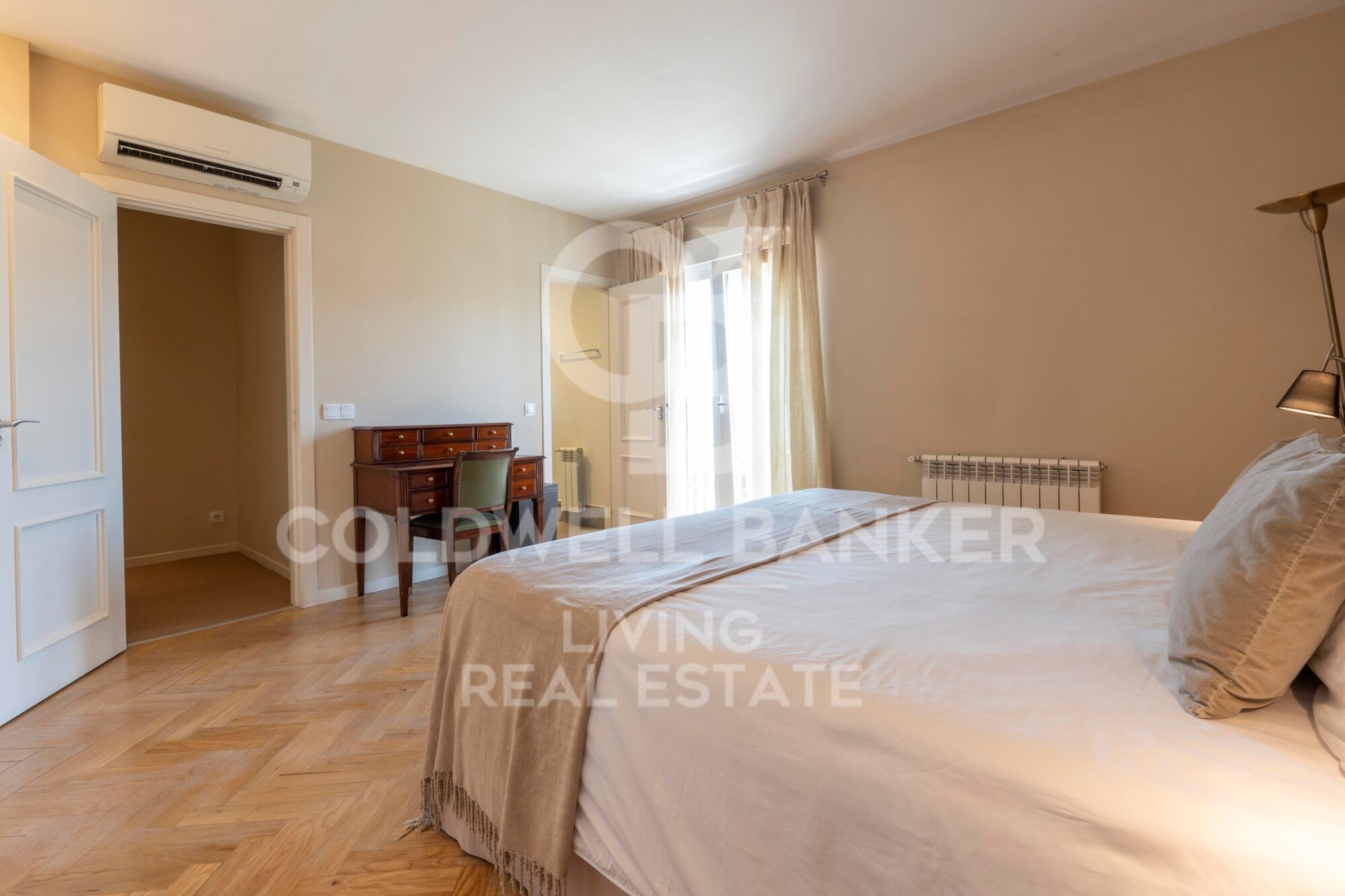 Chalet adosado en urbanización cerrada Madrid