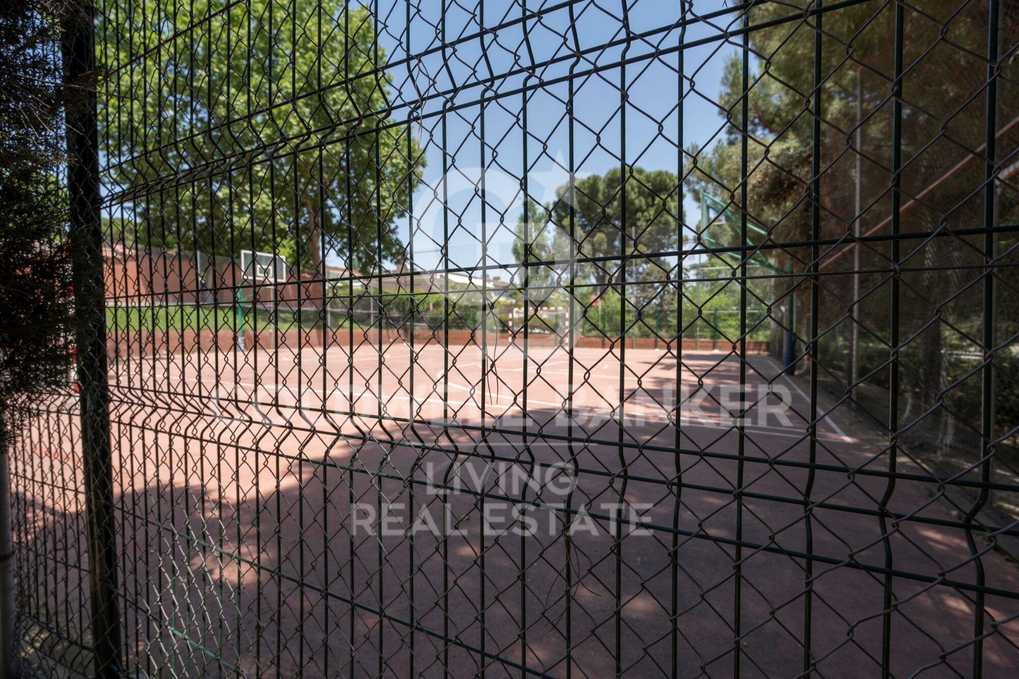 Chalet adosado en urbanización cerrada Madrid