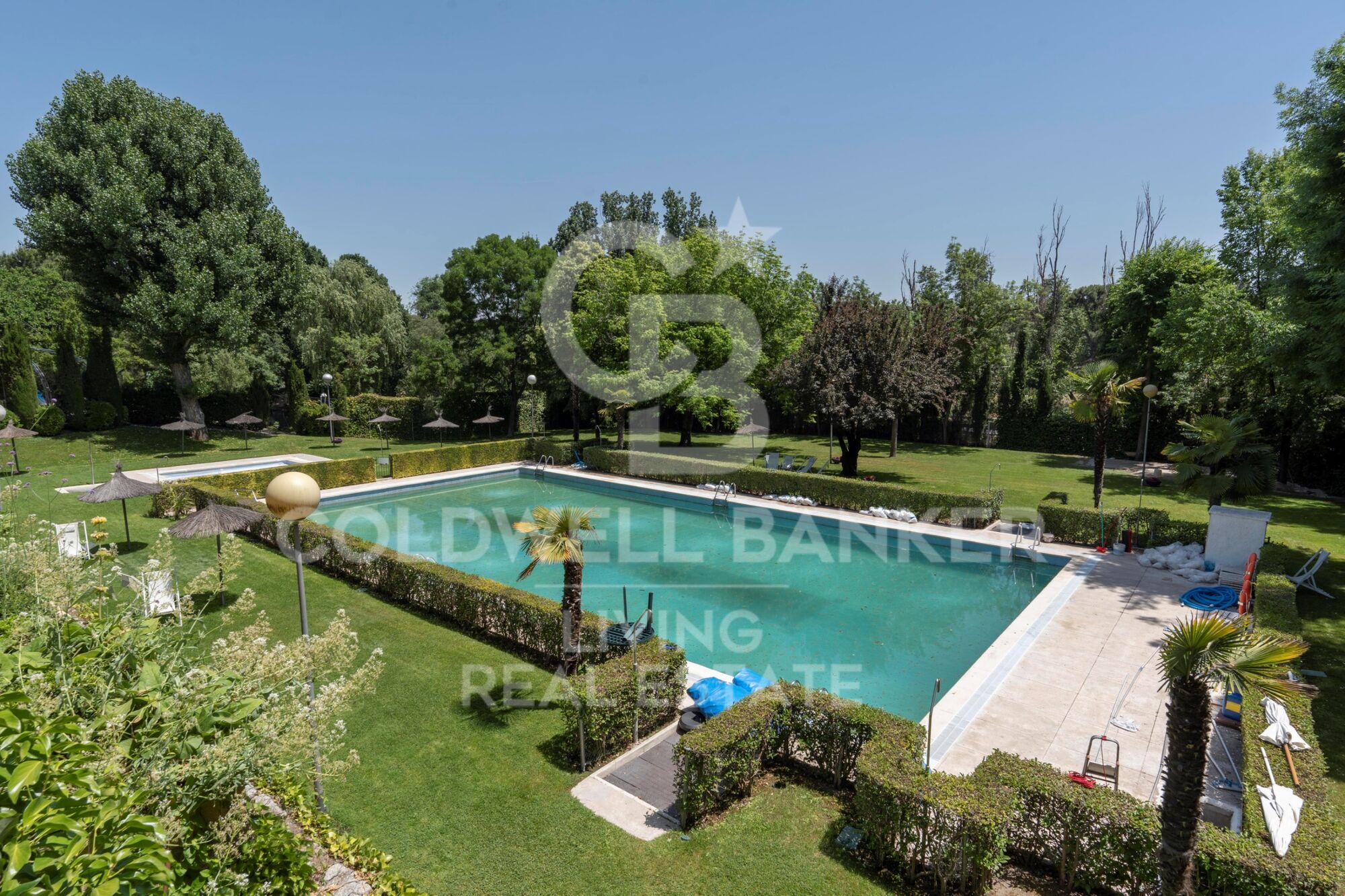 Chalet adosado en urbanización cerrada Madrid