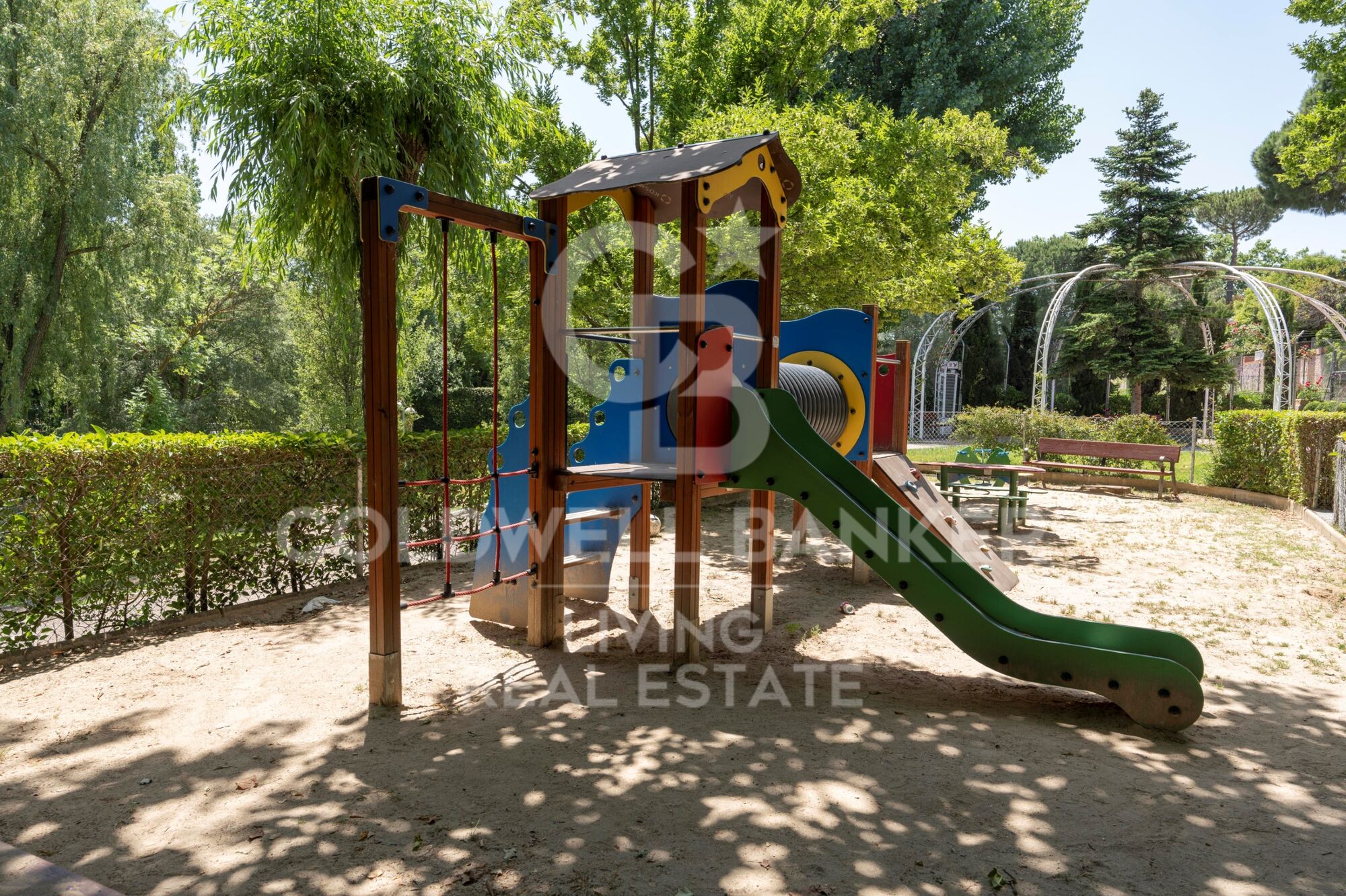 Chalet adosado en urbanización cerrada Madrid