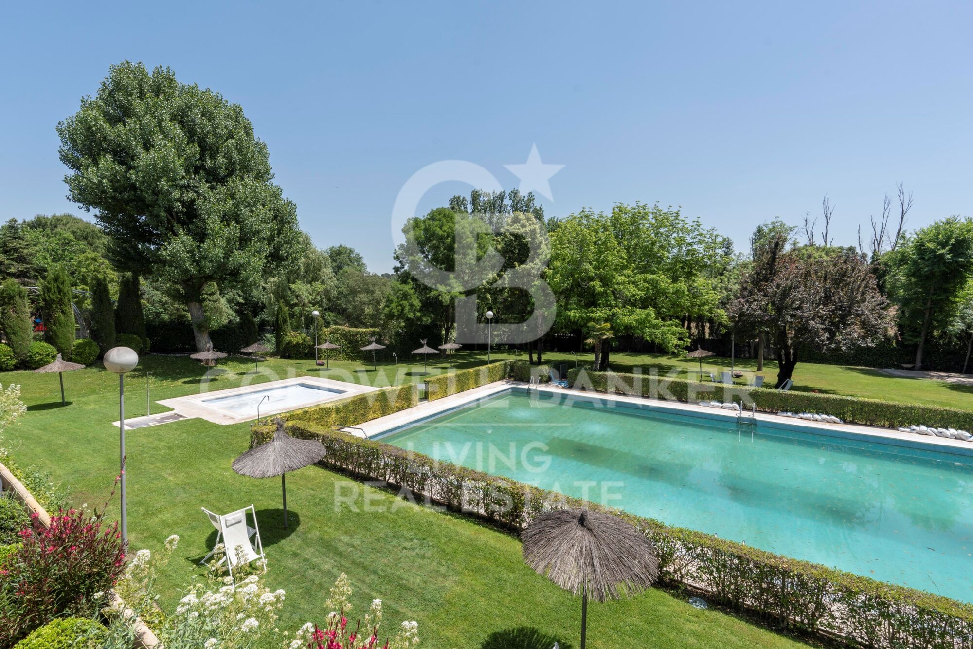Chalet adosado en urbanización cerrada Madrid