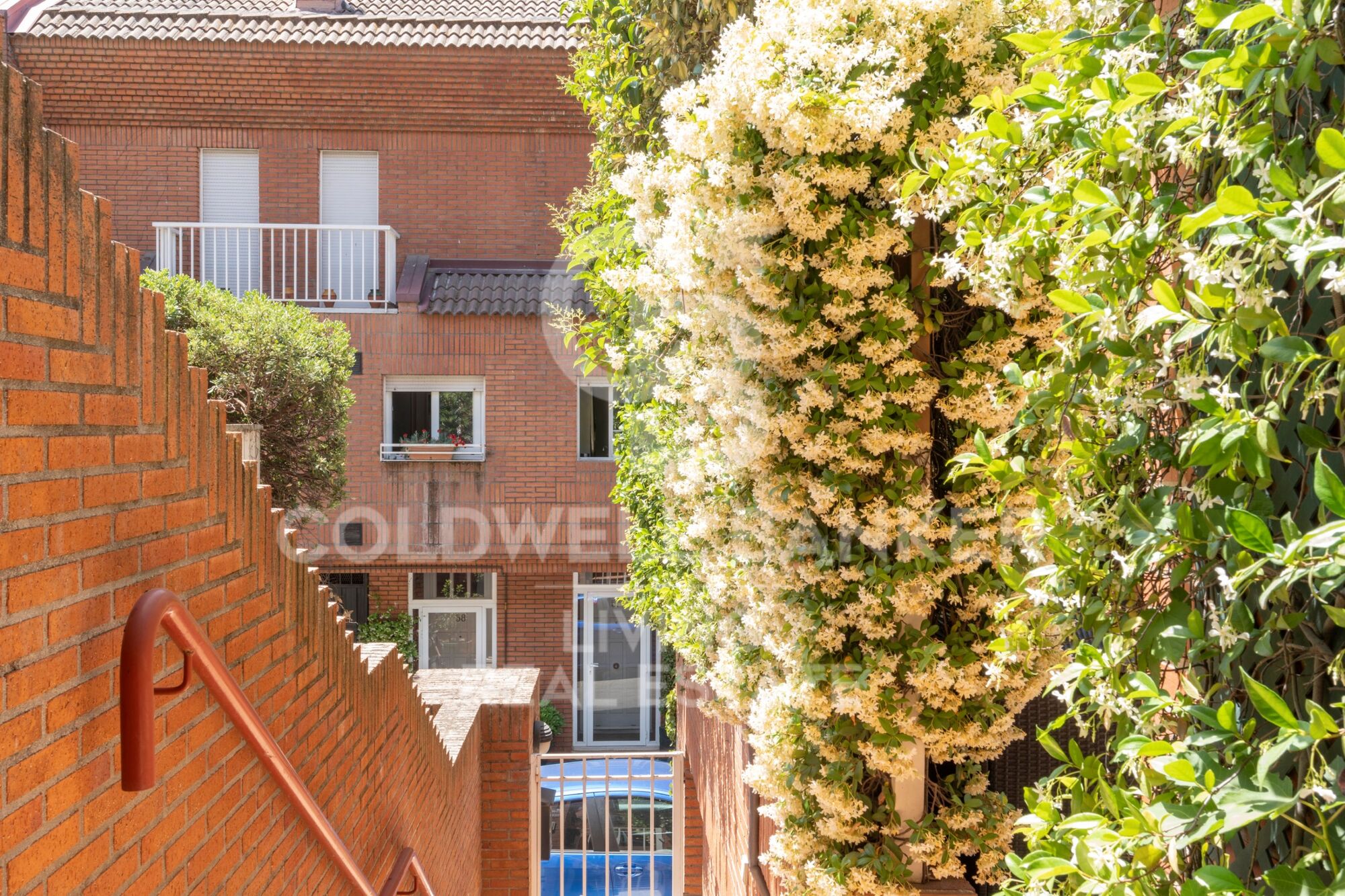 Chalet adosado en urbanización cerrada Madrid
