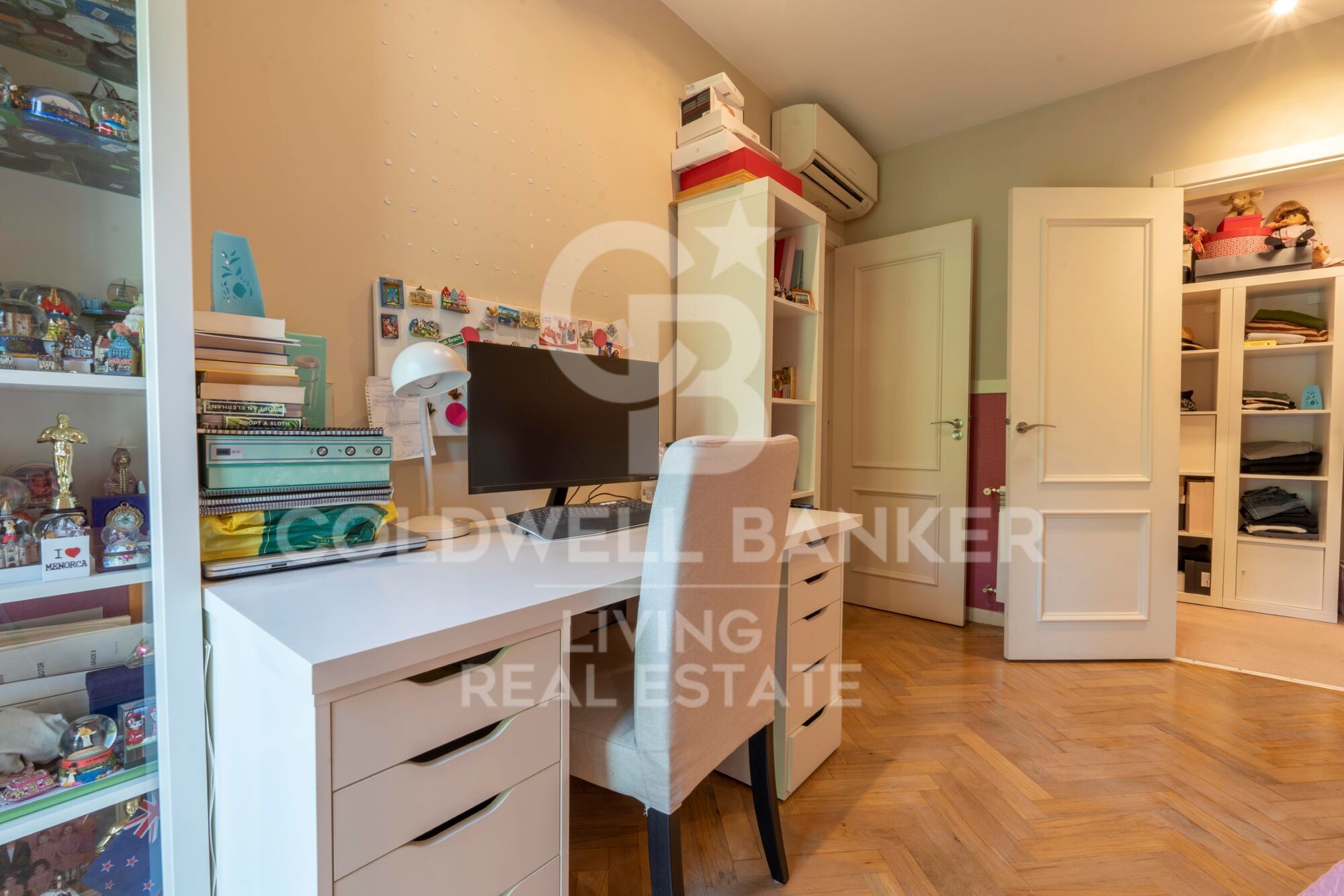 Chalet adosado en urbanización cerrada Madrid
