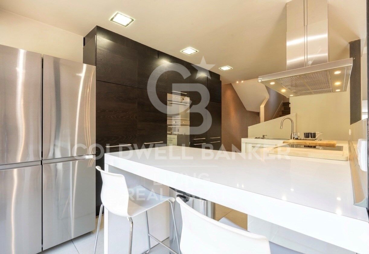 Chalet adosado en urbanización cerrada Madrid