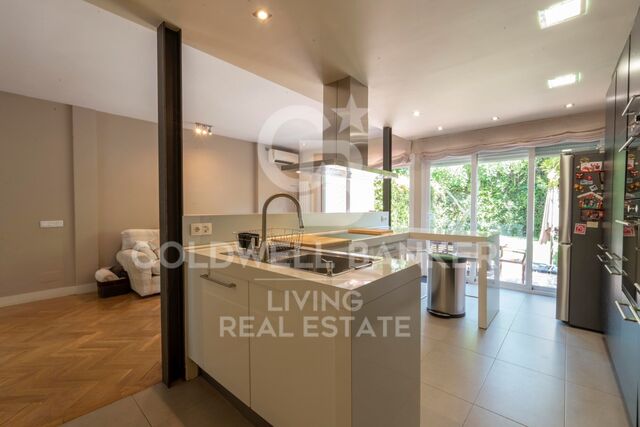 Chalet adosado en urbanización cerrada Madrid
