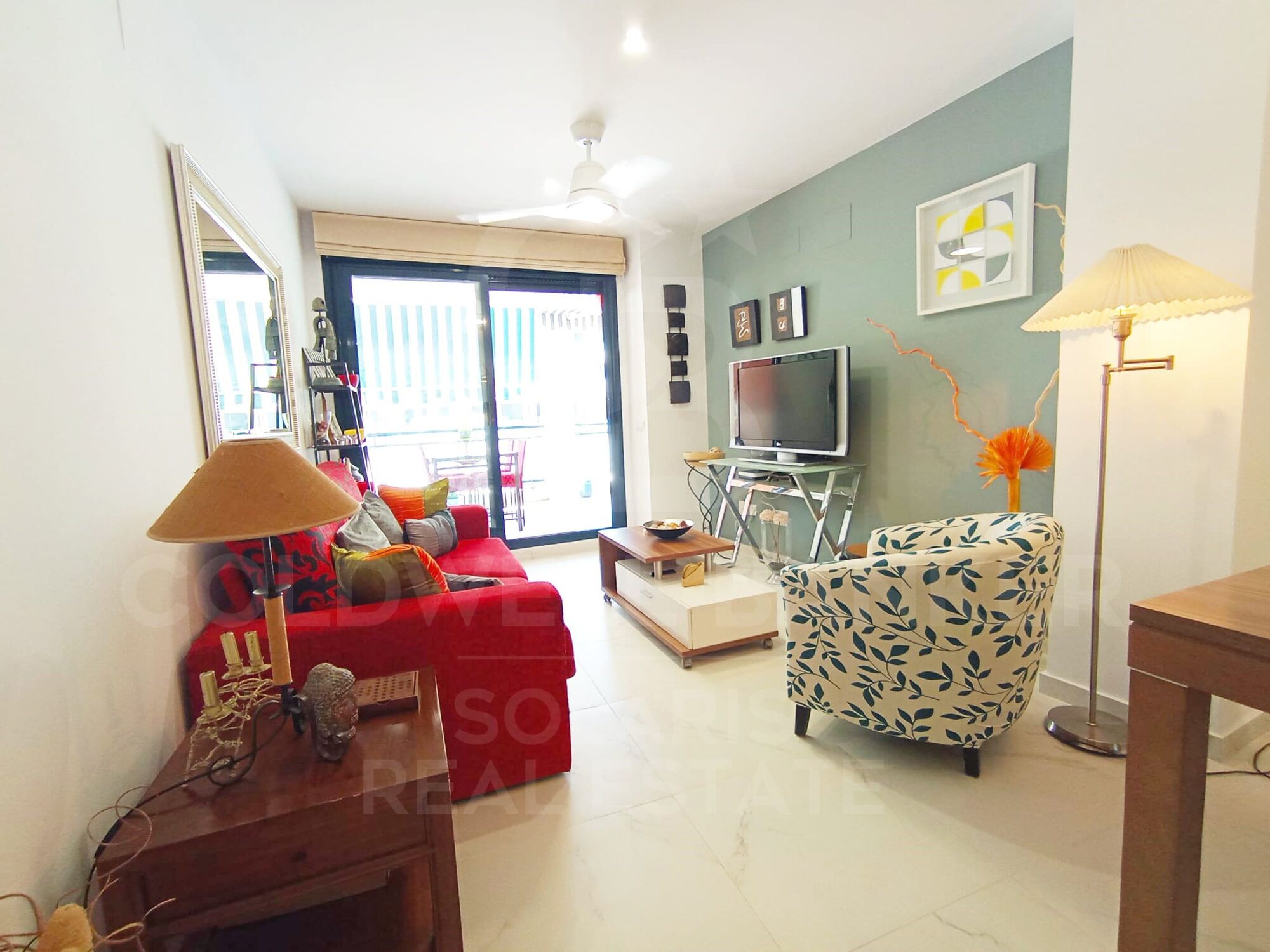 EXCLUSIVE RENOVATED PROPERTY IN FRONT OF THE REAL CLUB NÁUTICO DE DÉNIA AND 50 METERS FROM THE BEACH.