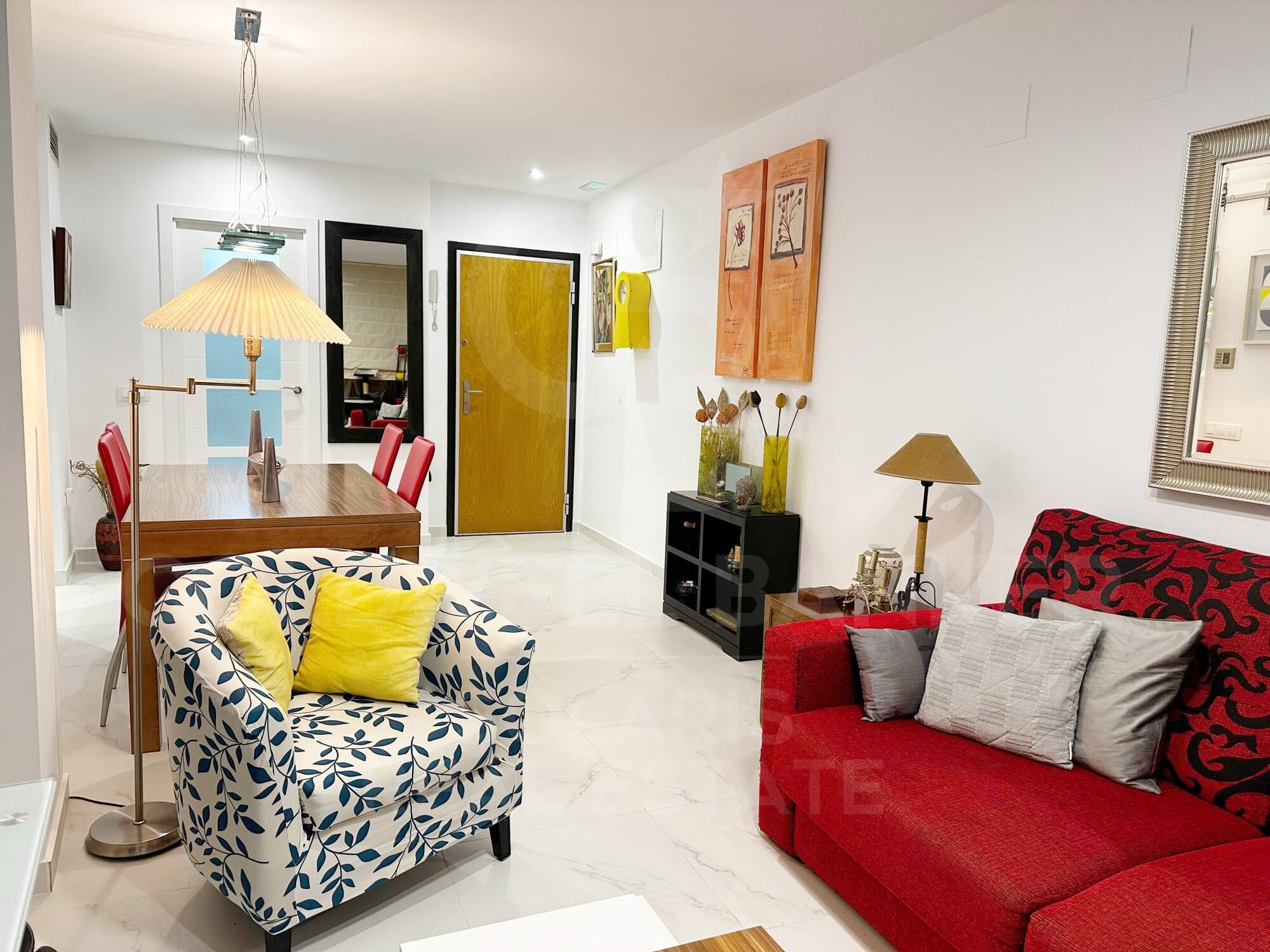 EXCLUSIVE RENOVATED PROPERTY IN FRONT OF THE REAL CLUB NÁUTICO DE DÉNIA AND 50 METERS FROM THE BEACH.