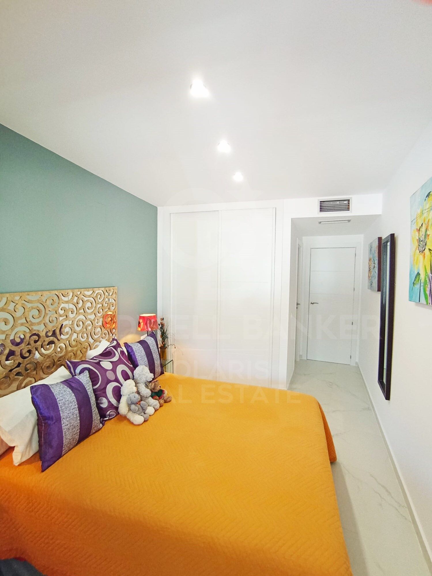 EXCLUSIVE RENOVATED PROPERTY IN FRONT OF THE REAL CLUB NÁUTICO DE DÉNIA AND 50 METERS FROM THE BEACH.