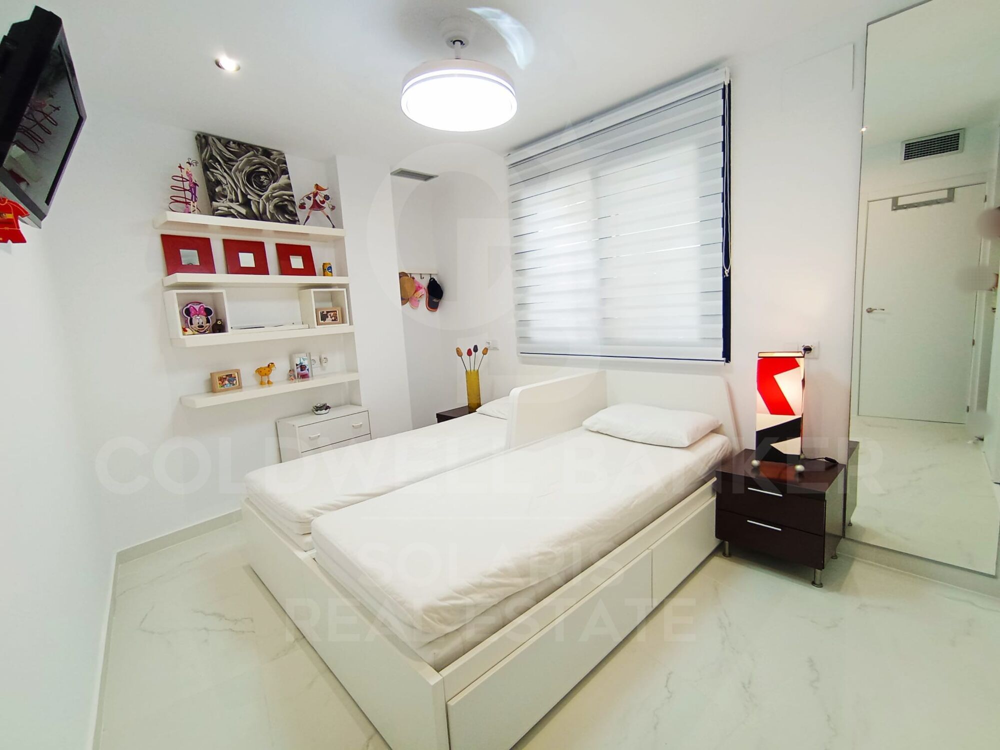 EXCLUSIVE RENOVATED PROPERTY IN FRONT OF THE REAL CLUB NÁUTICO DE DÉNIA AND 50 METERS FROM THE BEACH.