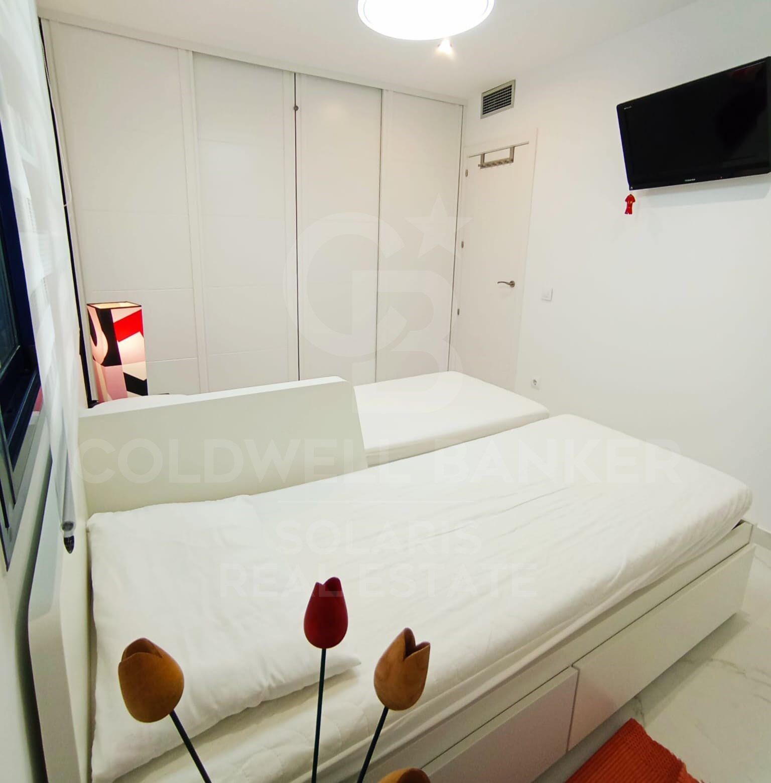 EXCLUSIVE RENOVATED PROPERTY IN FRONT OF THE REAL CLUB NÁUTICO DE DÉNIA AND 50 METERS FROM THE BEACH.